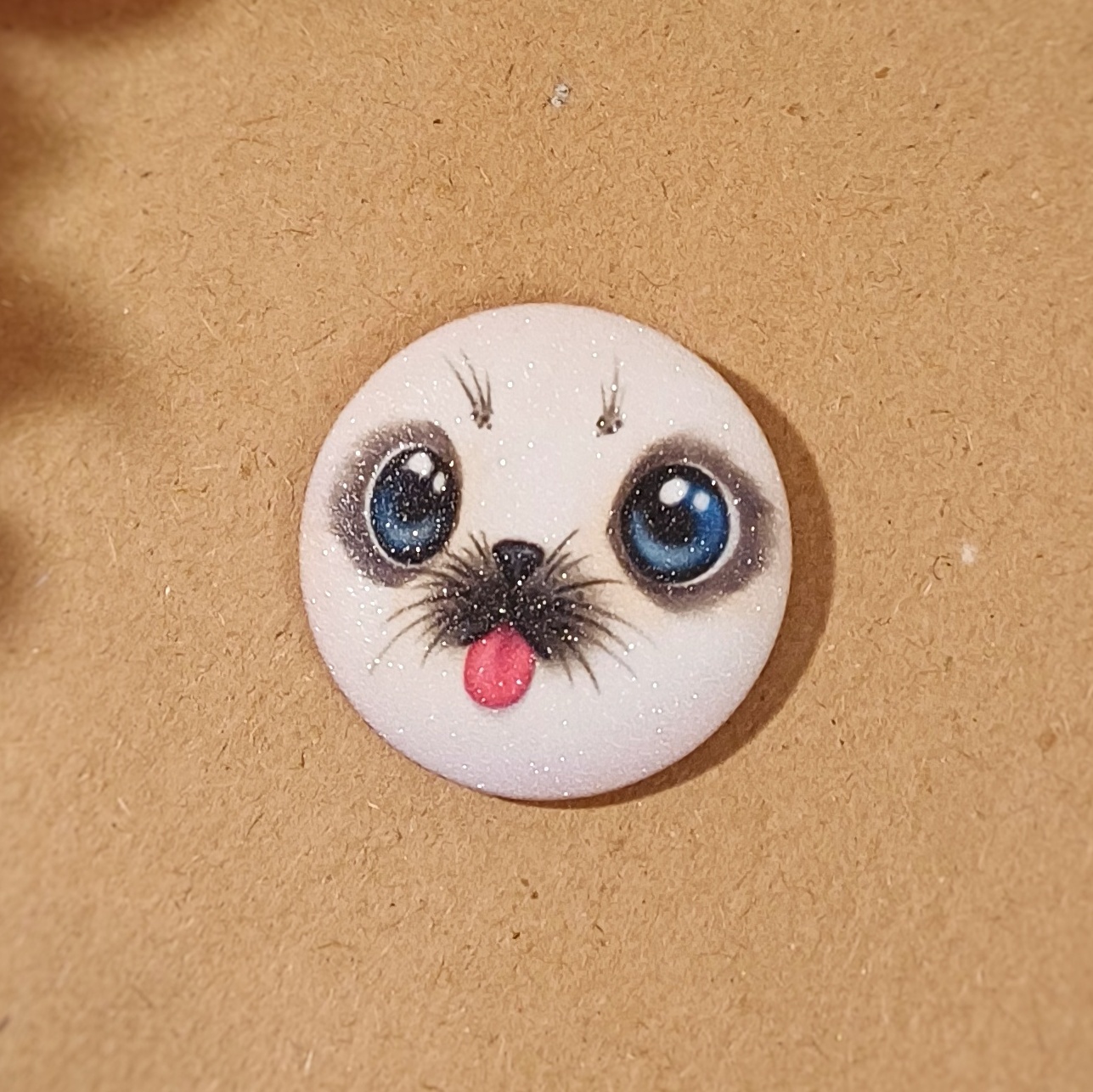 Значок 25 мм "мордочка тюленя"