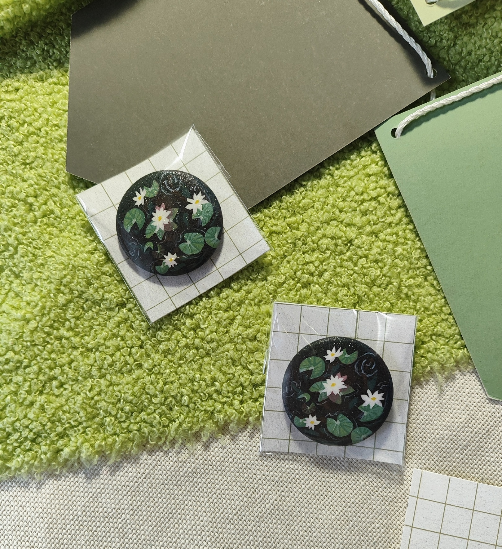 Значок 37мм Кувшинки