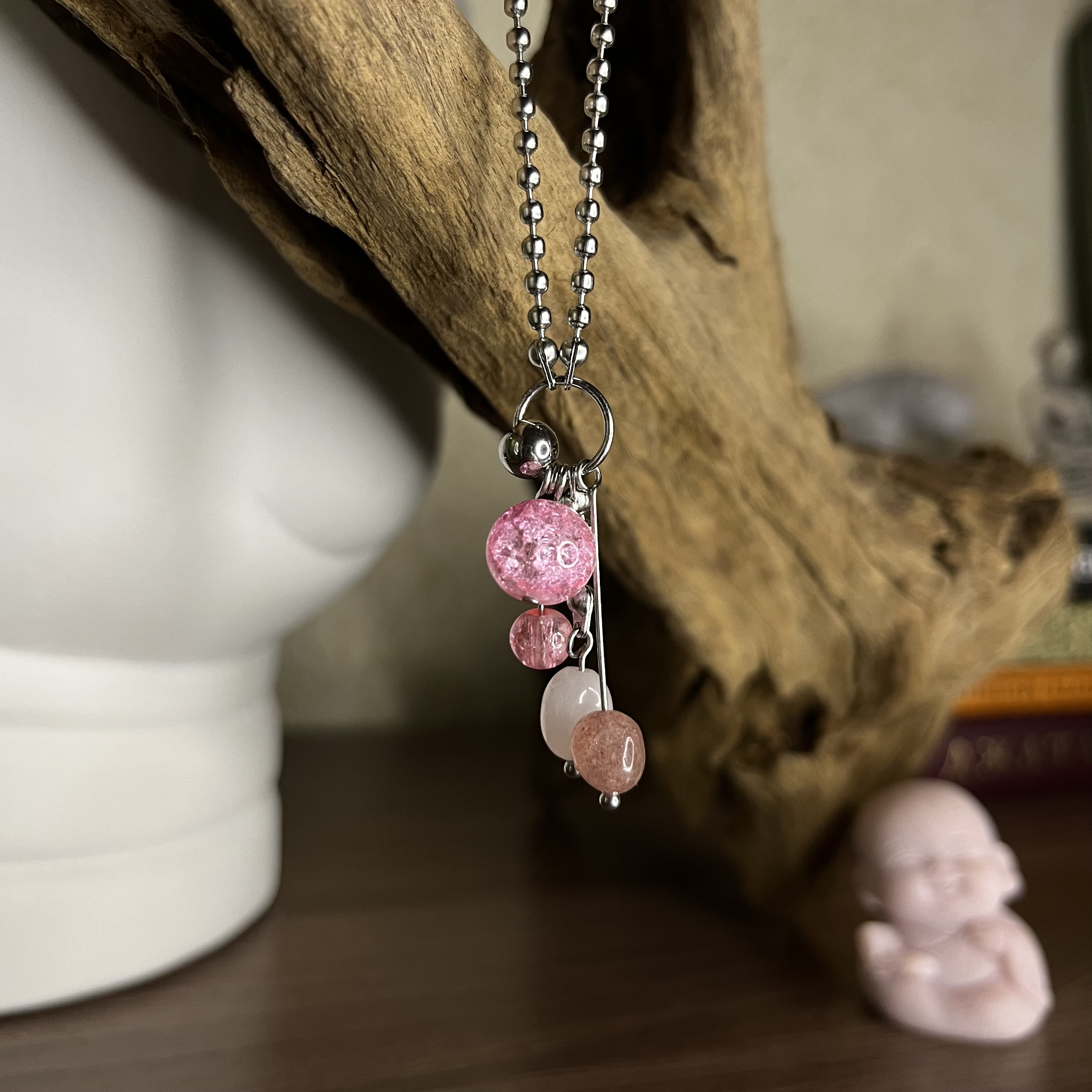 Подвеска «Розовый космос». Длина: 50см