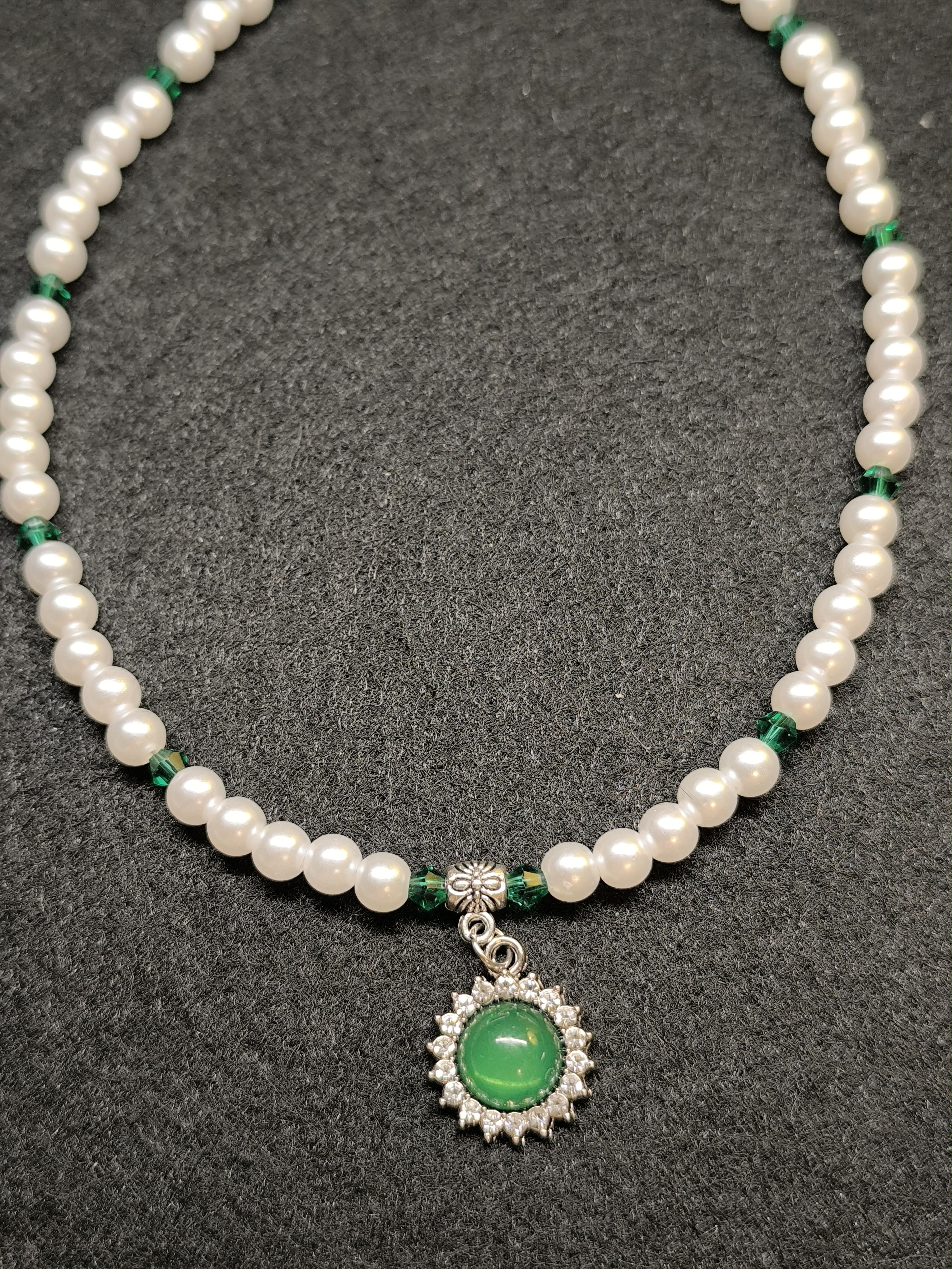 Ожерелье зеленое солнце