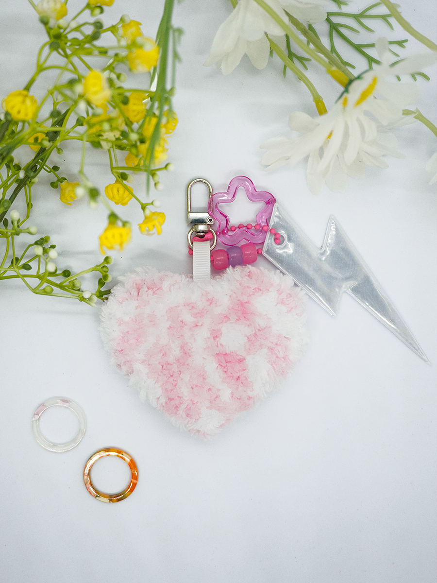 Брелок "Пушистое сердце" розово-белое с обвесом