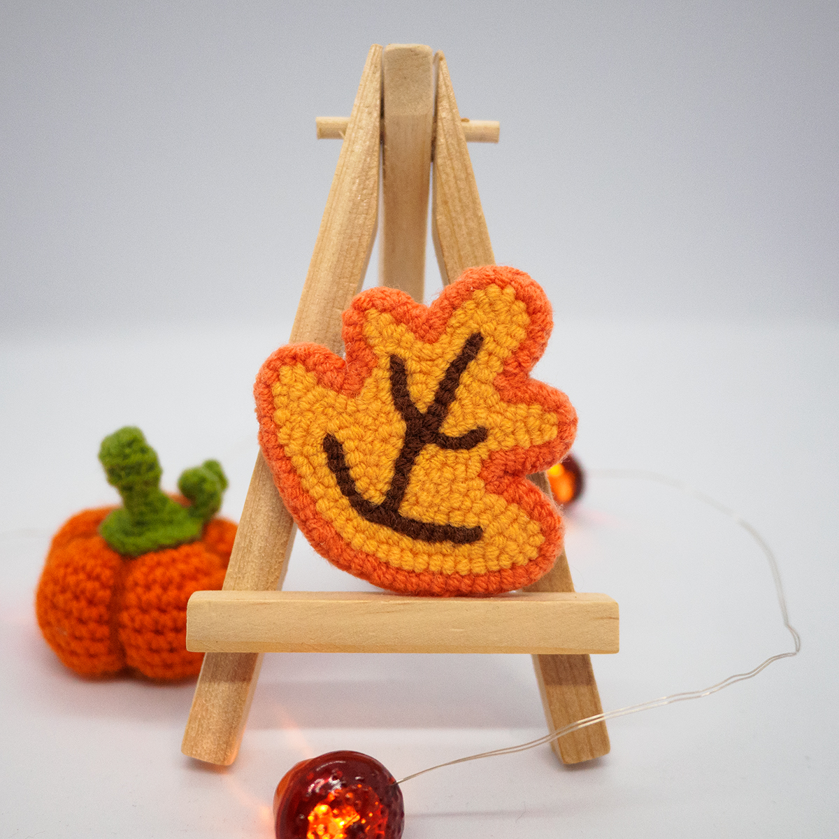 Значок/брошь "Листок" желто-оранжевый