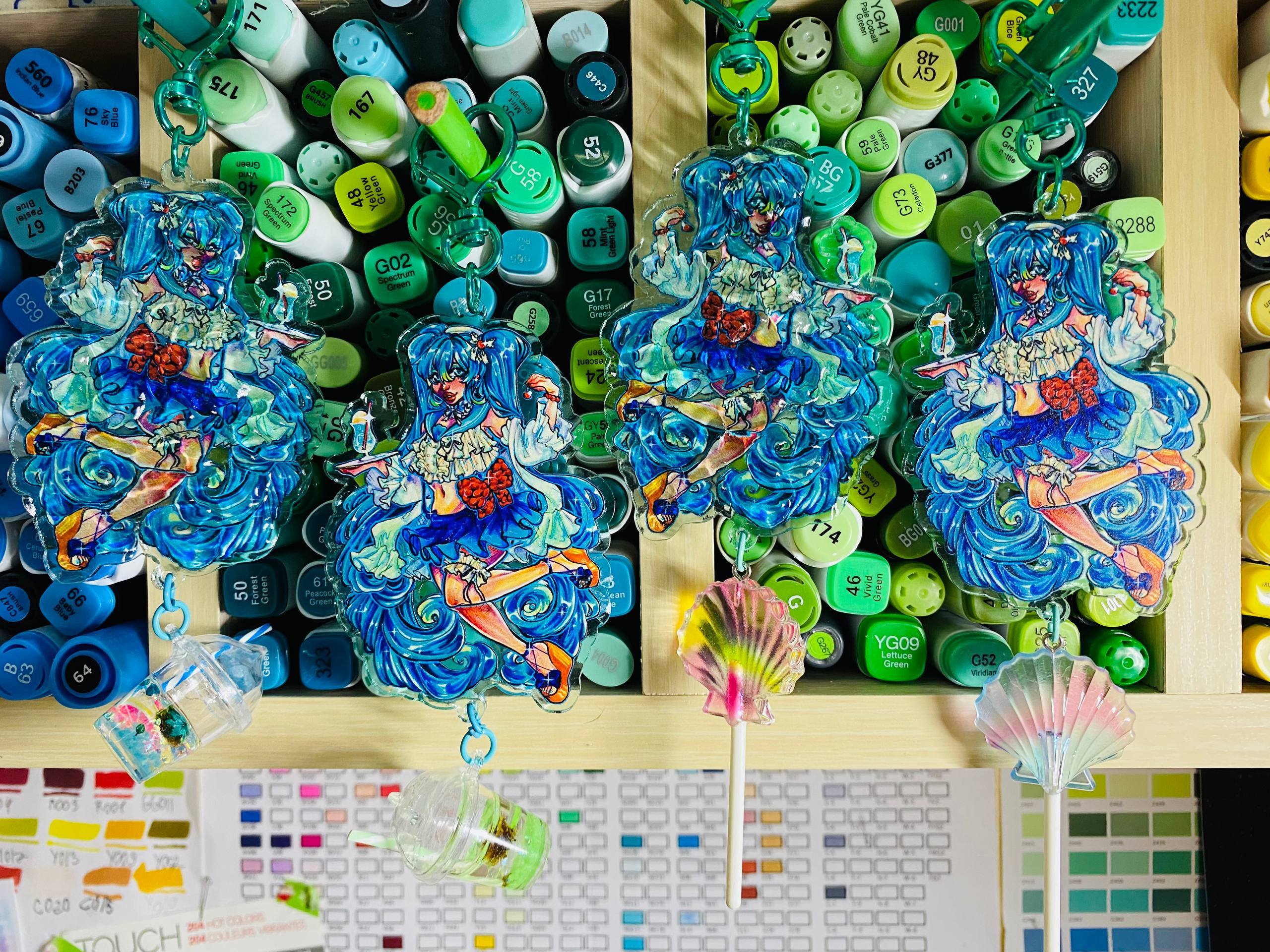 Брелок Мику летняя