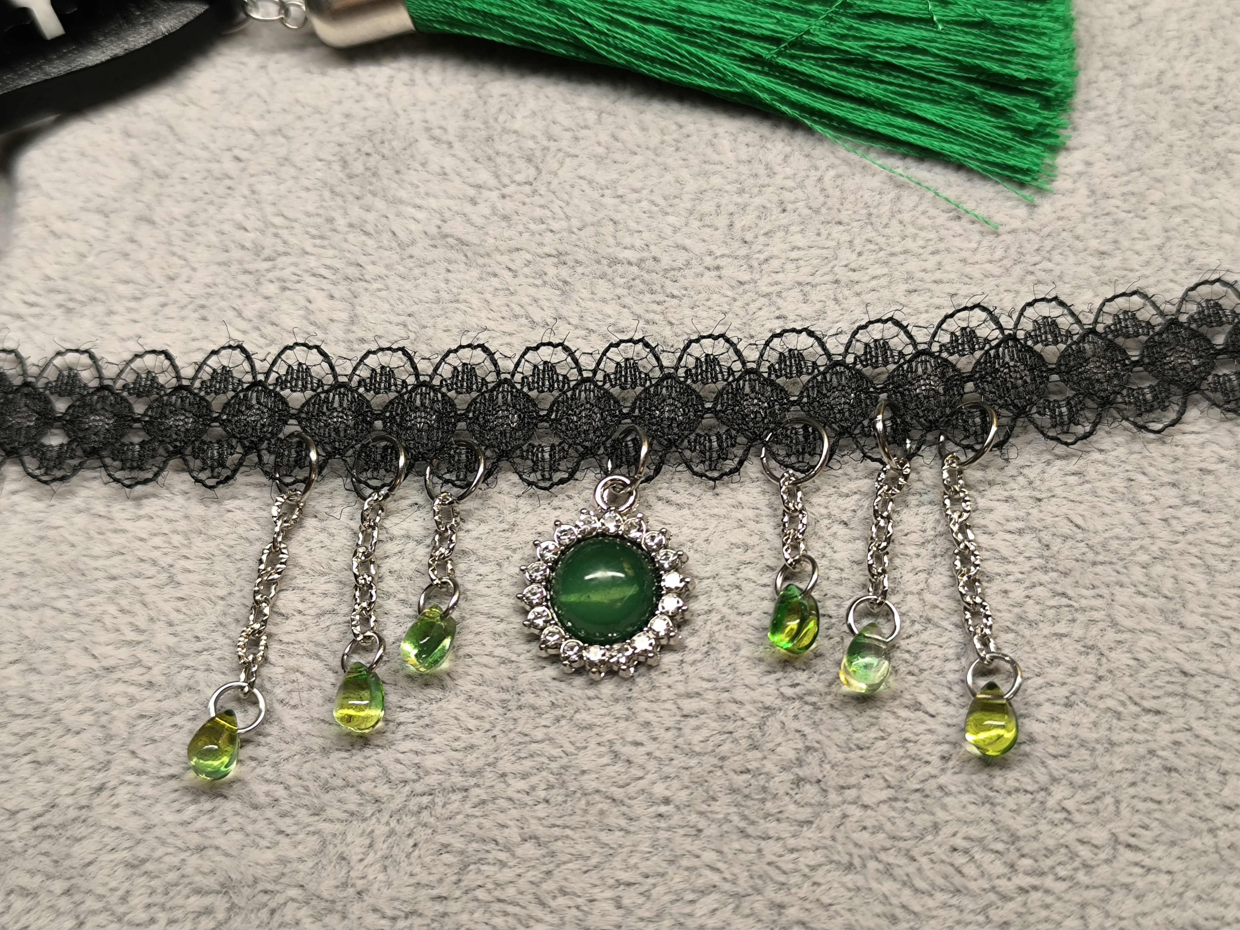 Чокер зеленый солнце