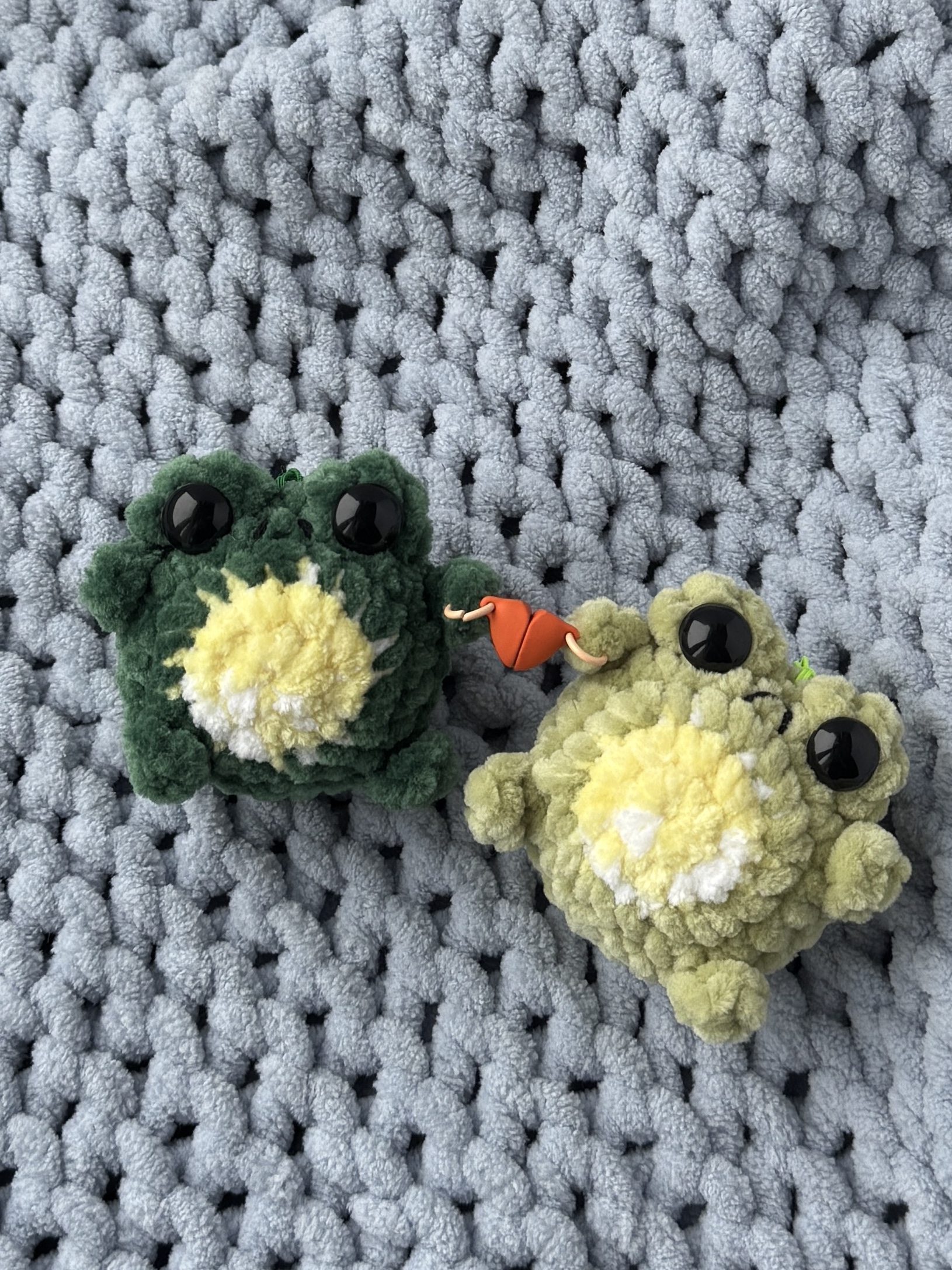 Парные жабки зеленые