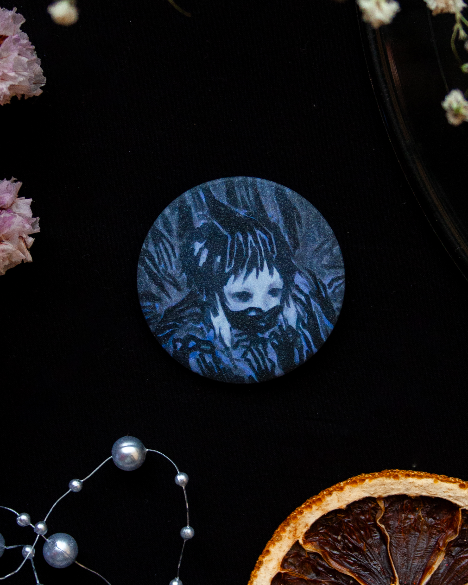 Значок "Акутагава. Руки" круг 44 мм