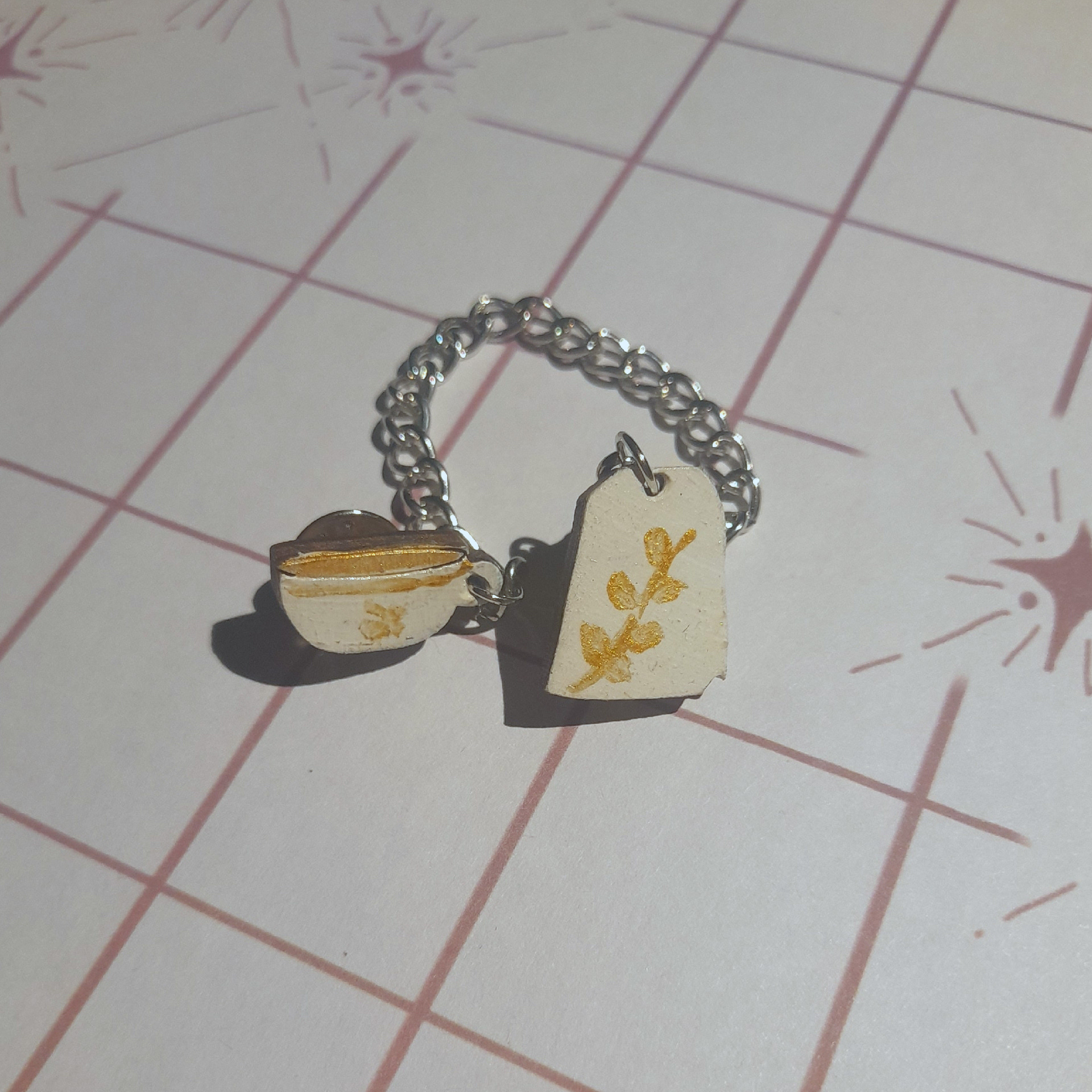 значок деревянный с цепочкой "чай"