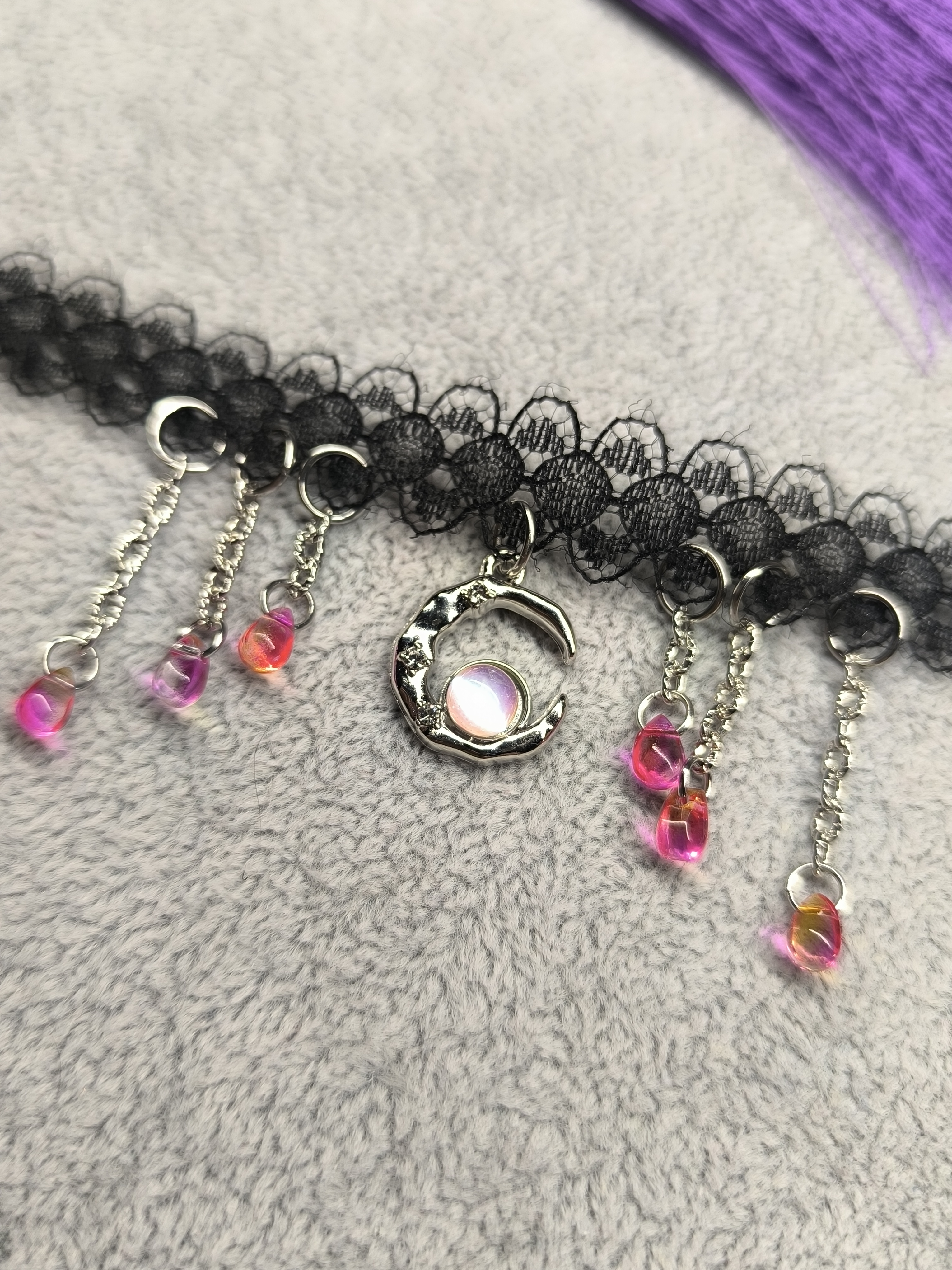 Чокер розовый полумесяц