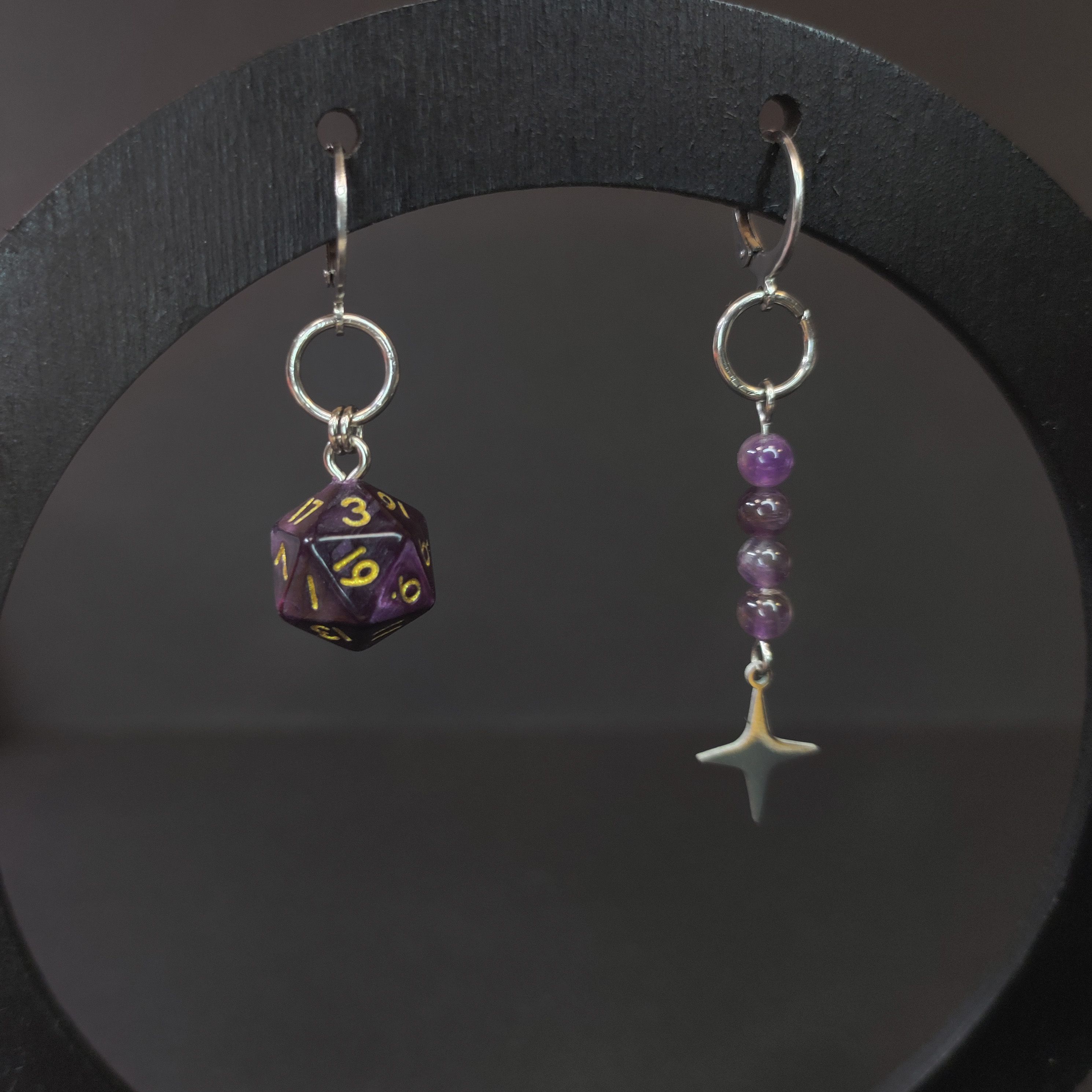 Серьги dnd "D20" фиолетовые (нерж. сталь)