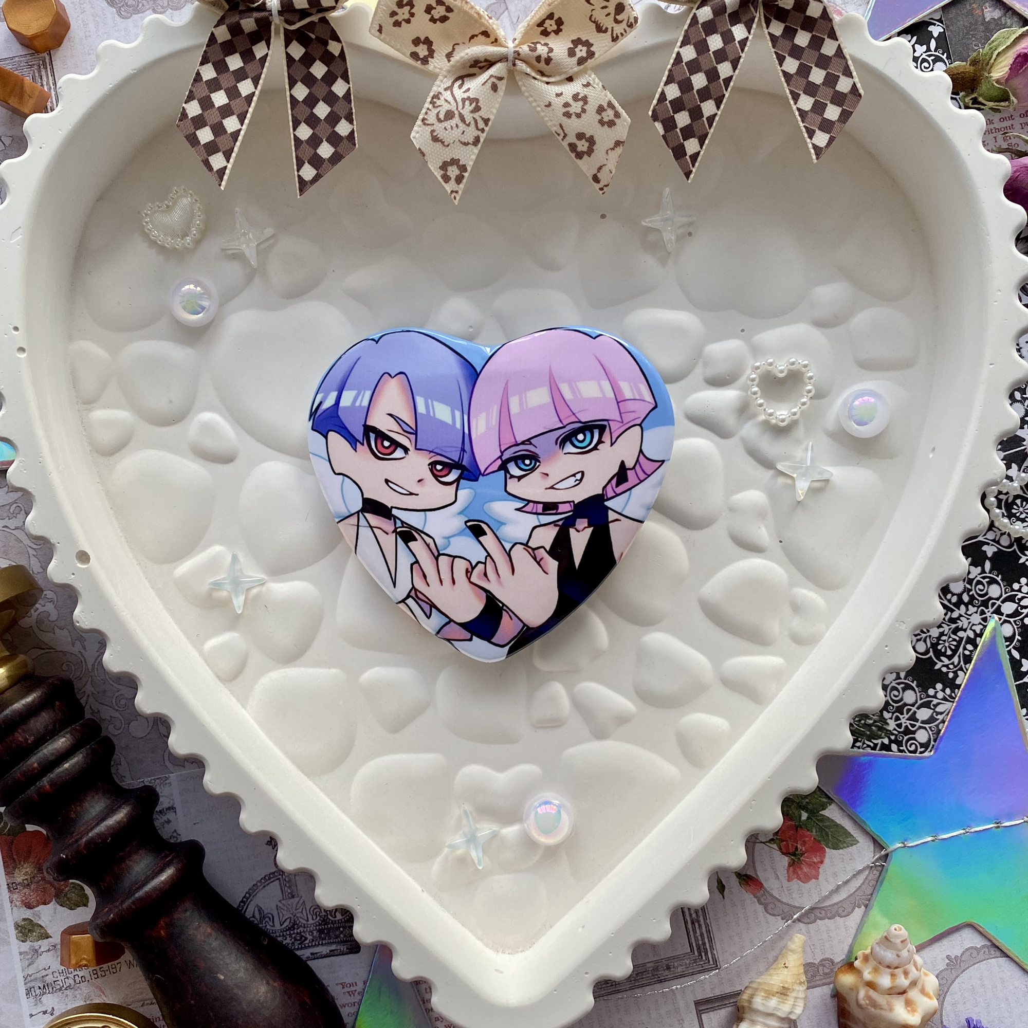 Значок-сердце "Полиэстер и Полиуретан"