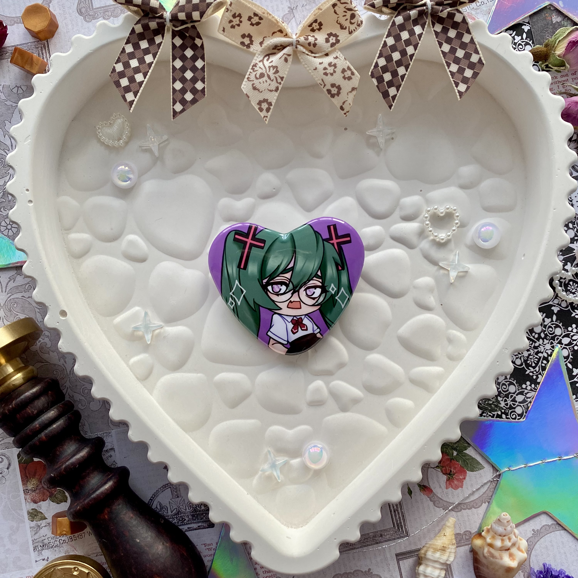 Значок-сердце мини "Роттен Мику"