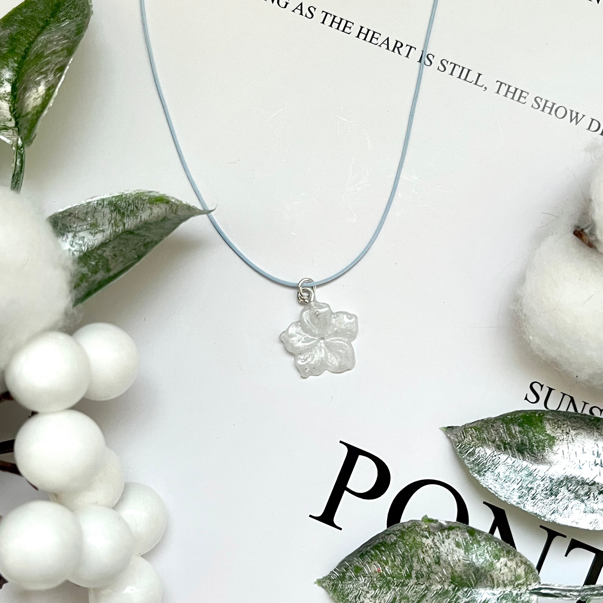 Кулон смола цветок