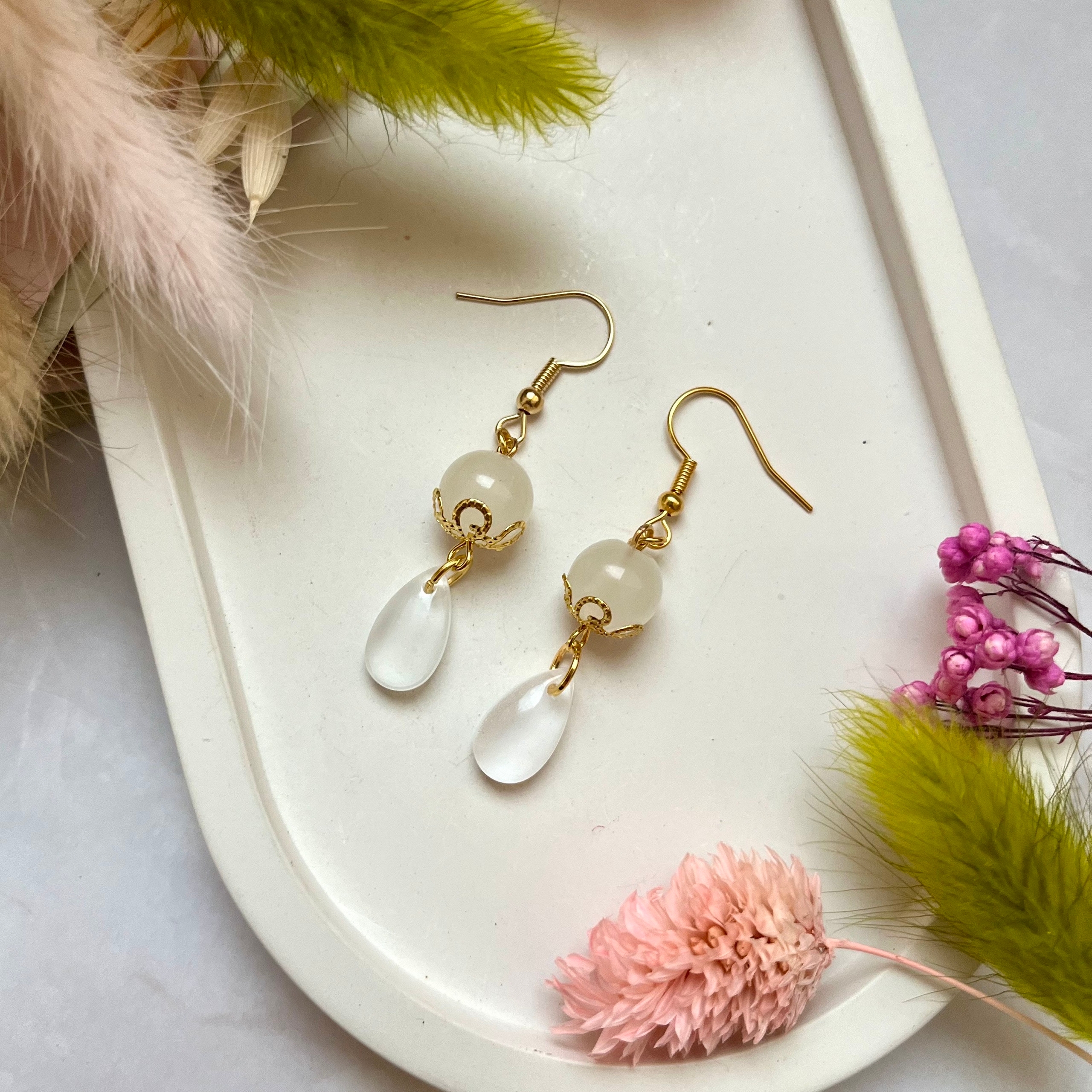 Серьги белые М