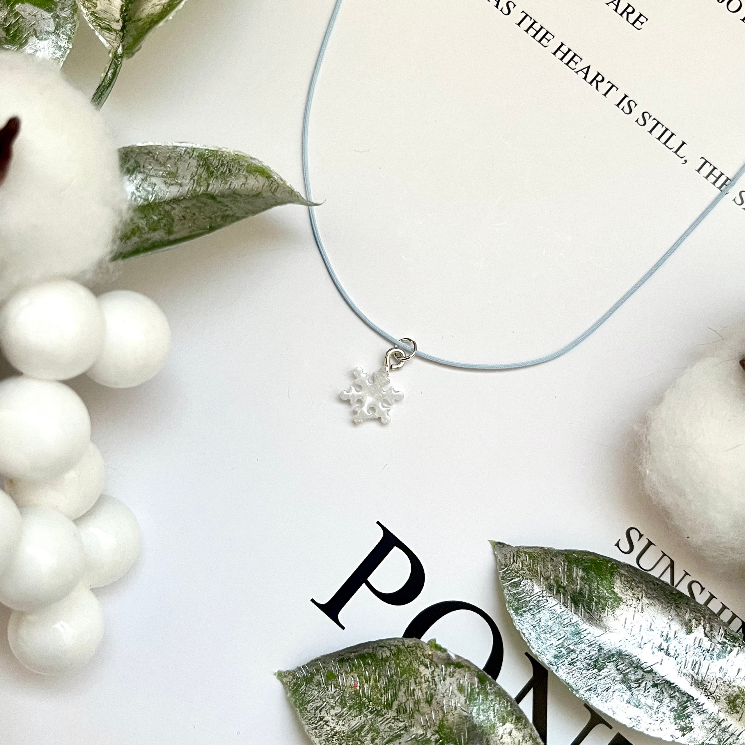 Кулон смола снежинка