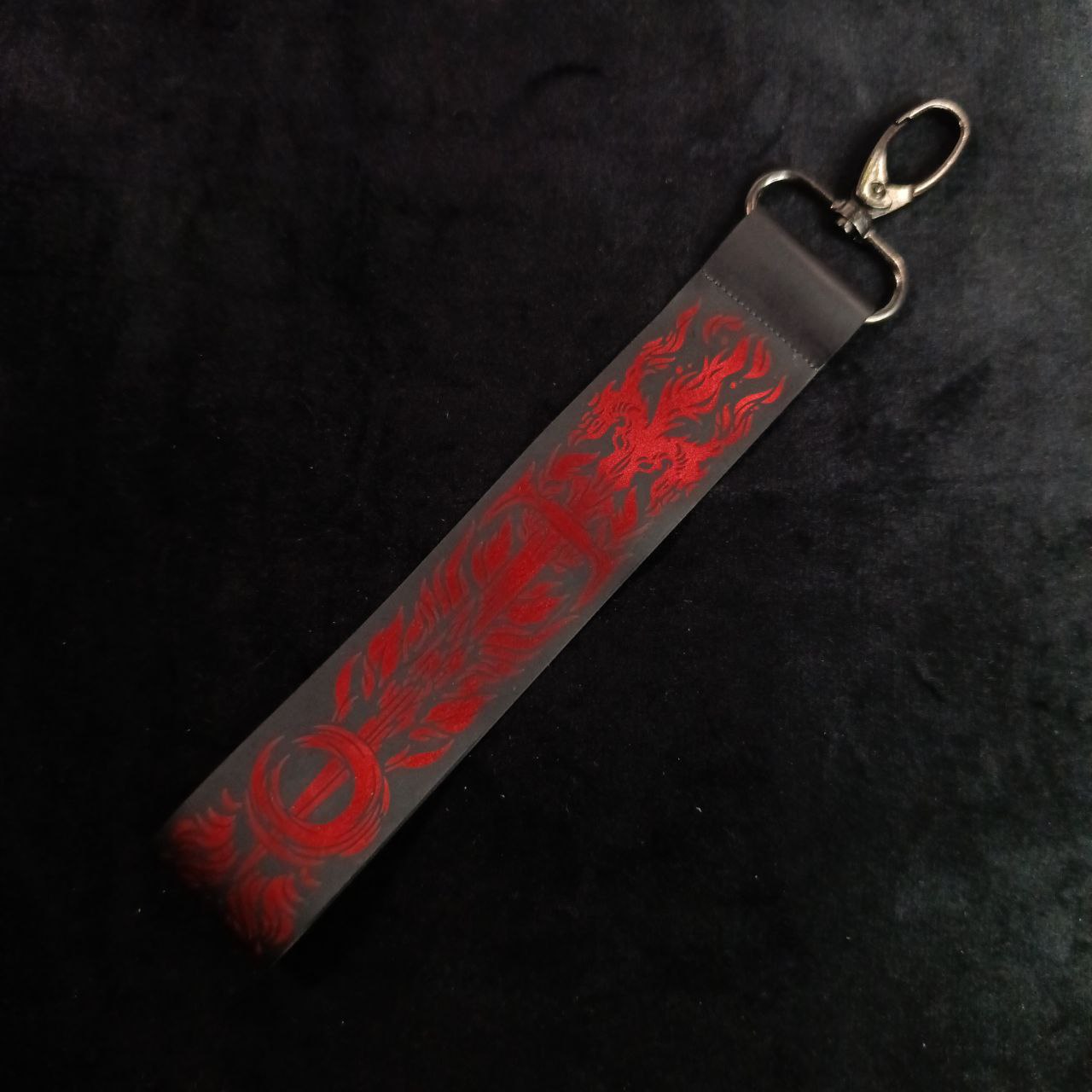 Брелок-лента красная