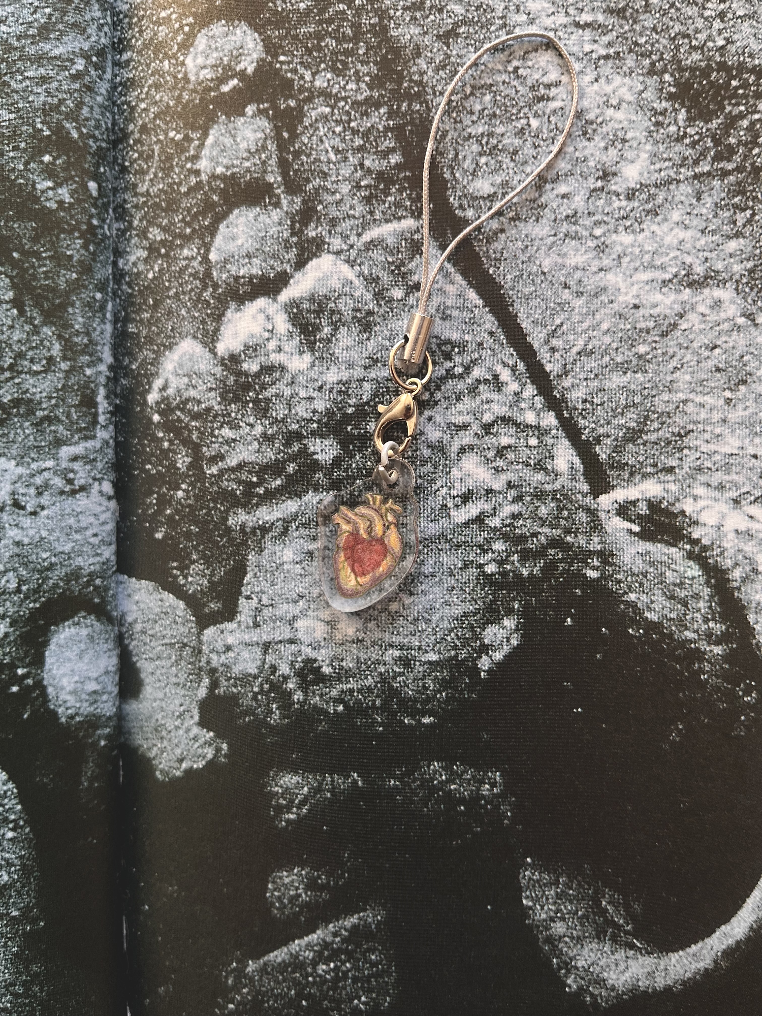 Брелок акриловый хеллоуин.сердце