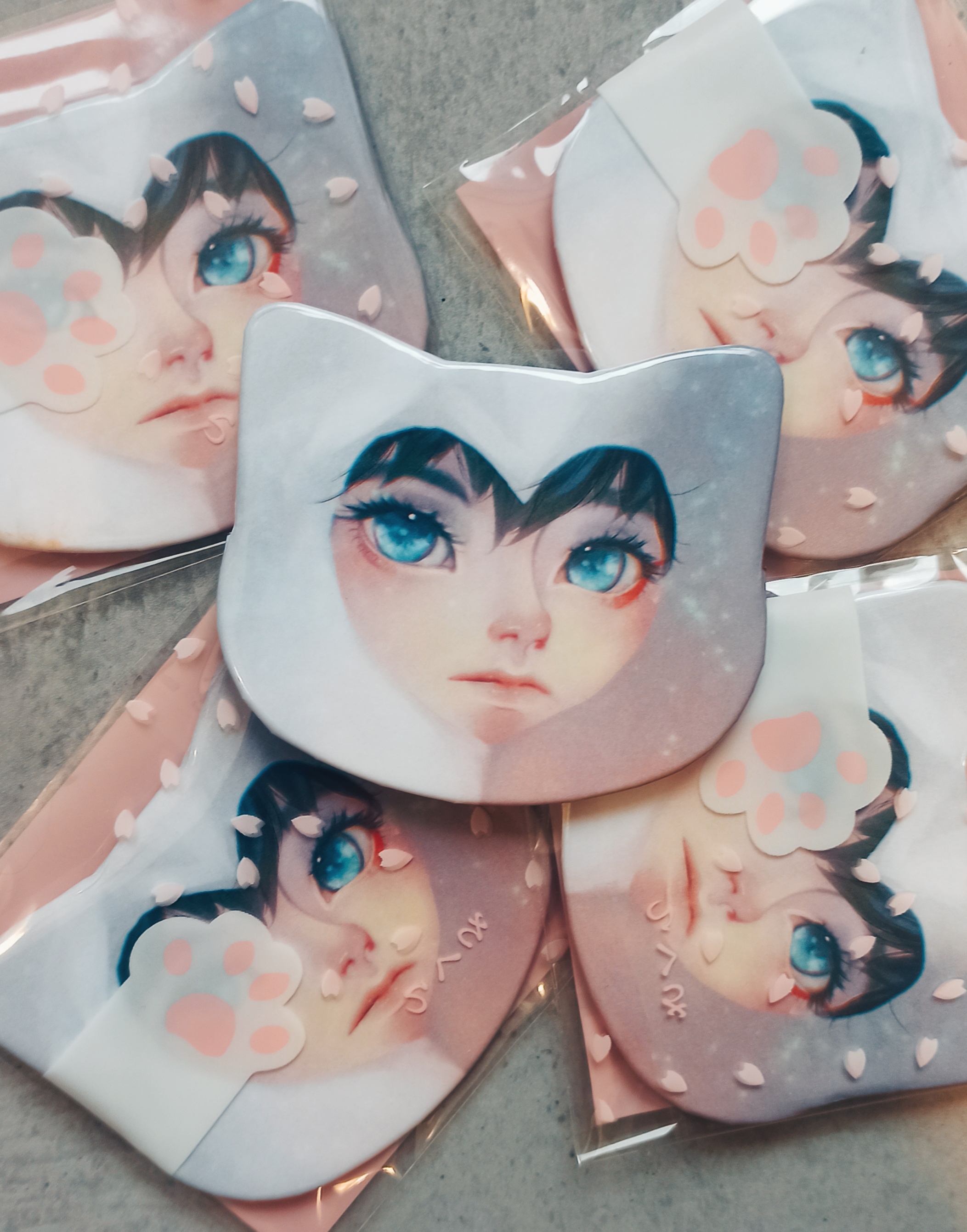 Значок-котик Дань Хэн