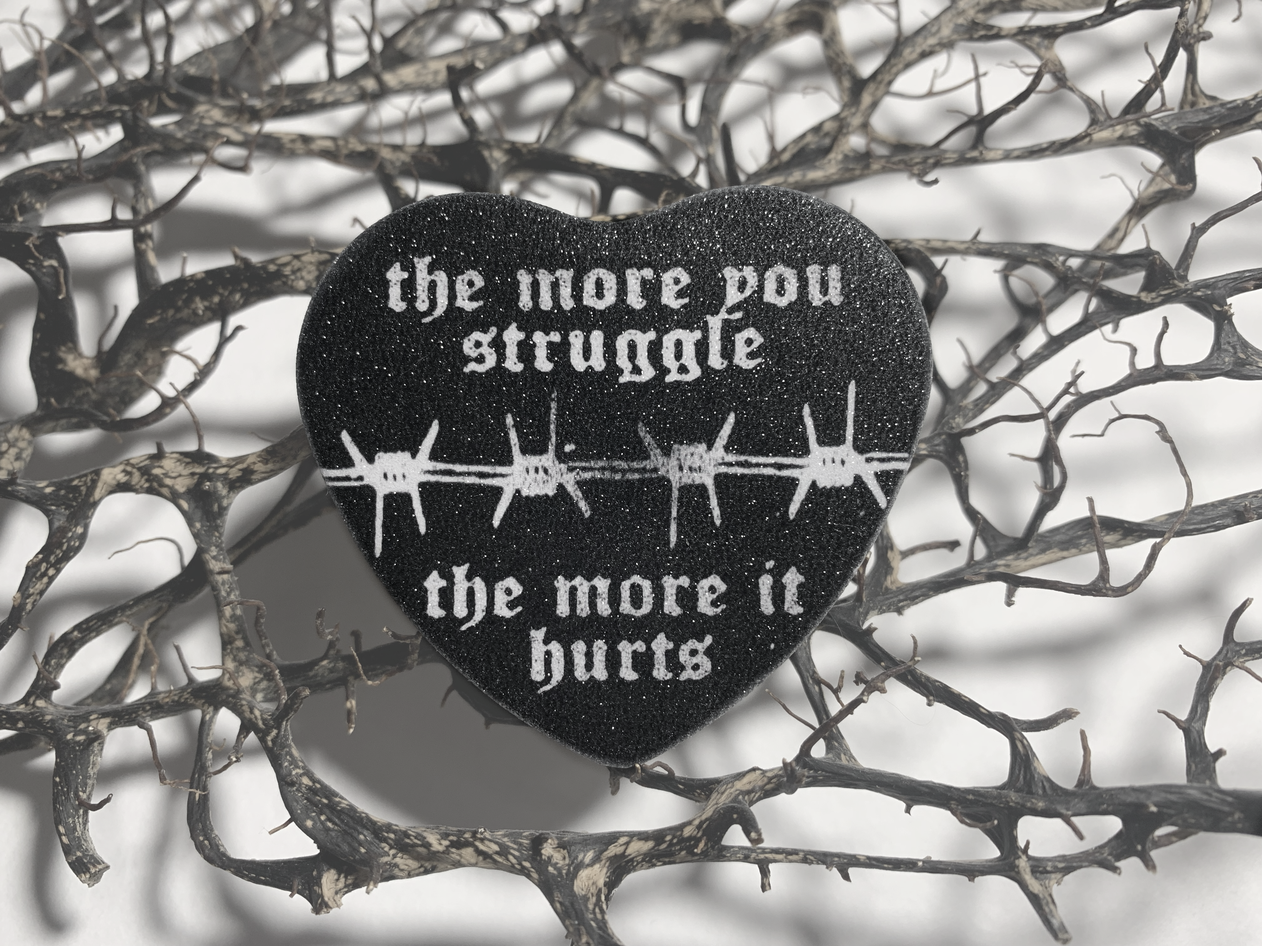 Значок сердце проволока