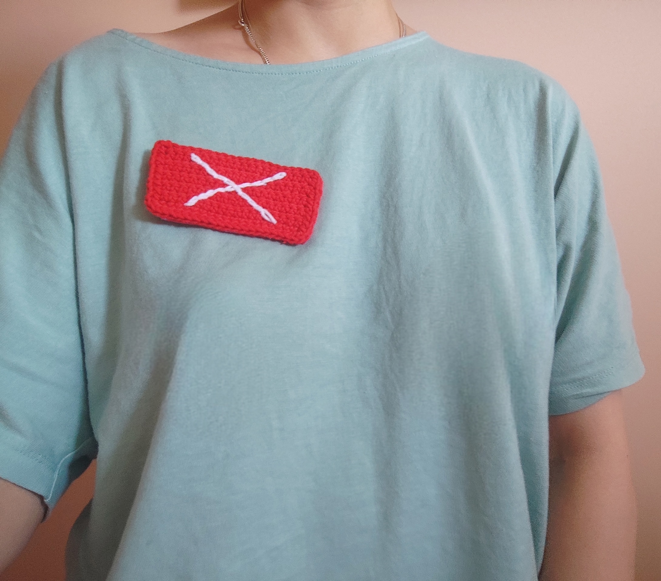 Брошь крестик