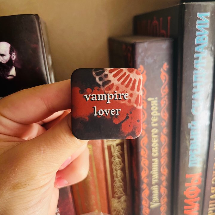 Значок вампирский