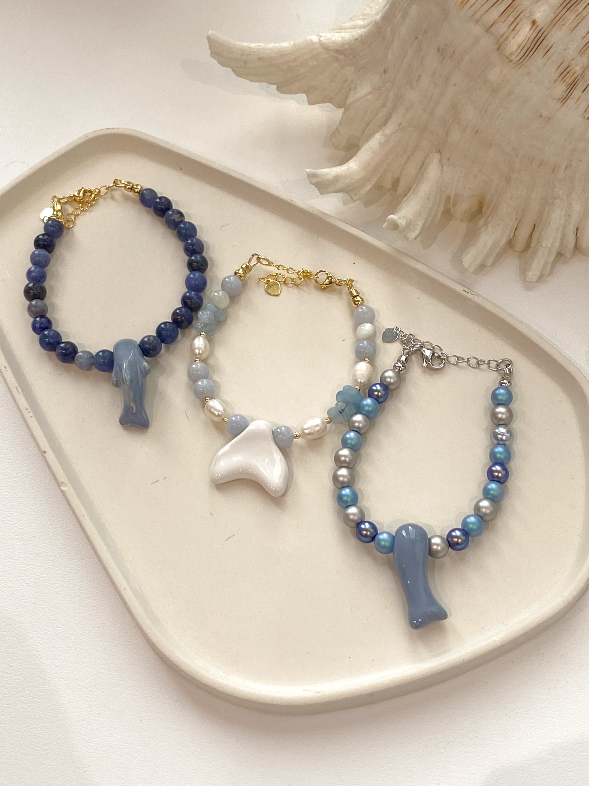 Браслет с керамической подвеской