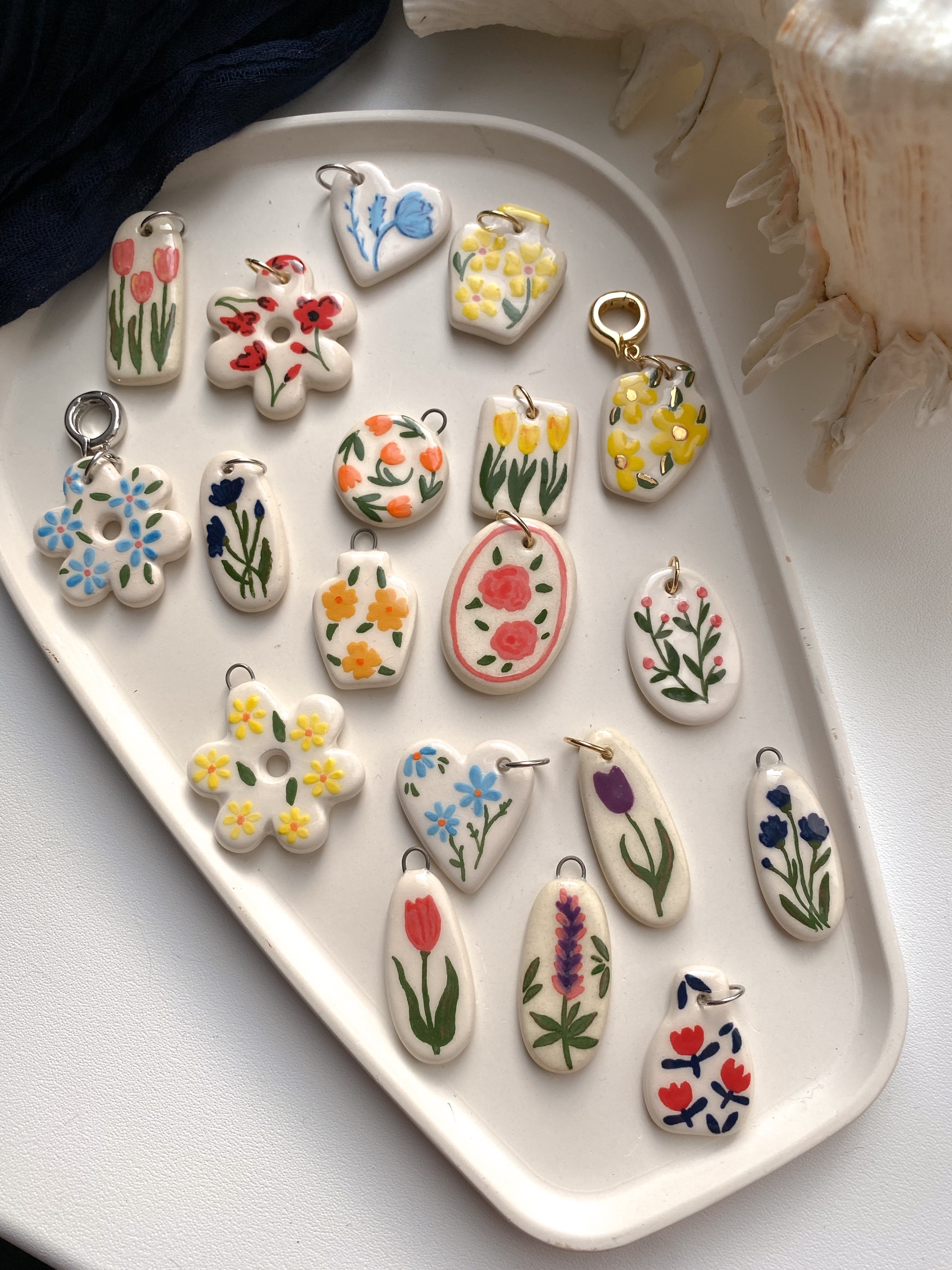 Кулон из керамики