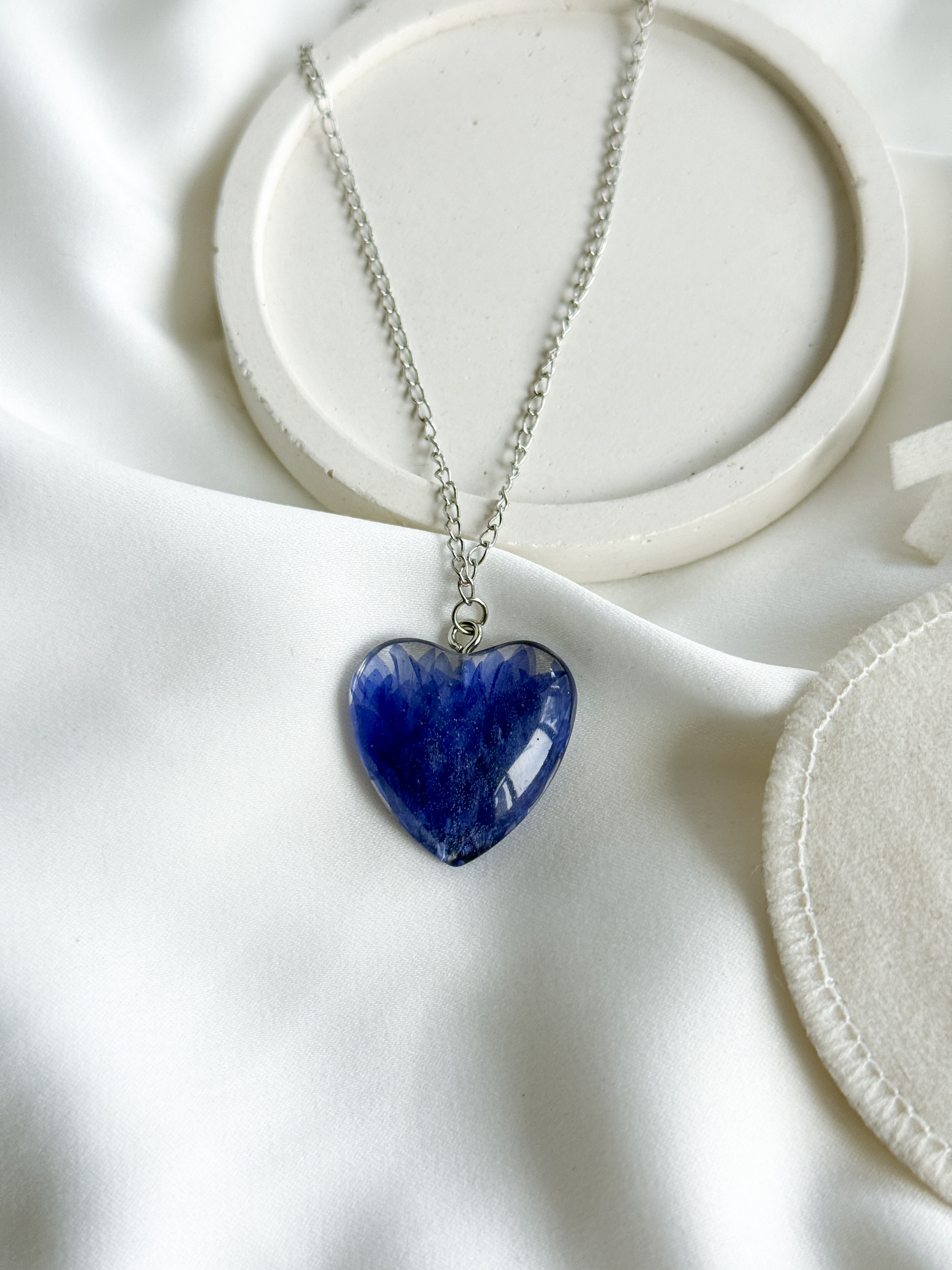 Кулон сердце с синим васильком 2,5х2,5