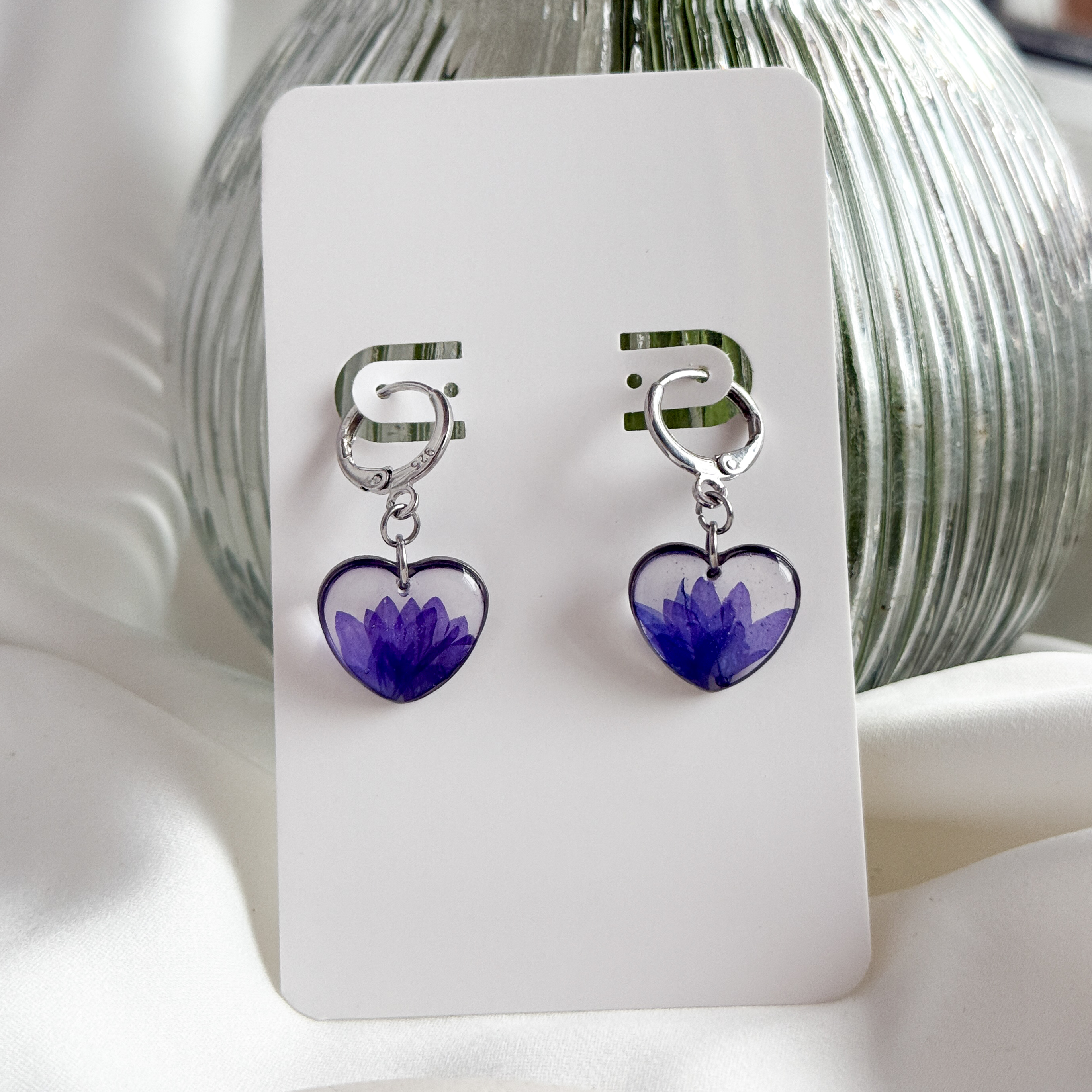 Серьги-сердечки с васильком