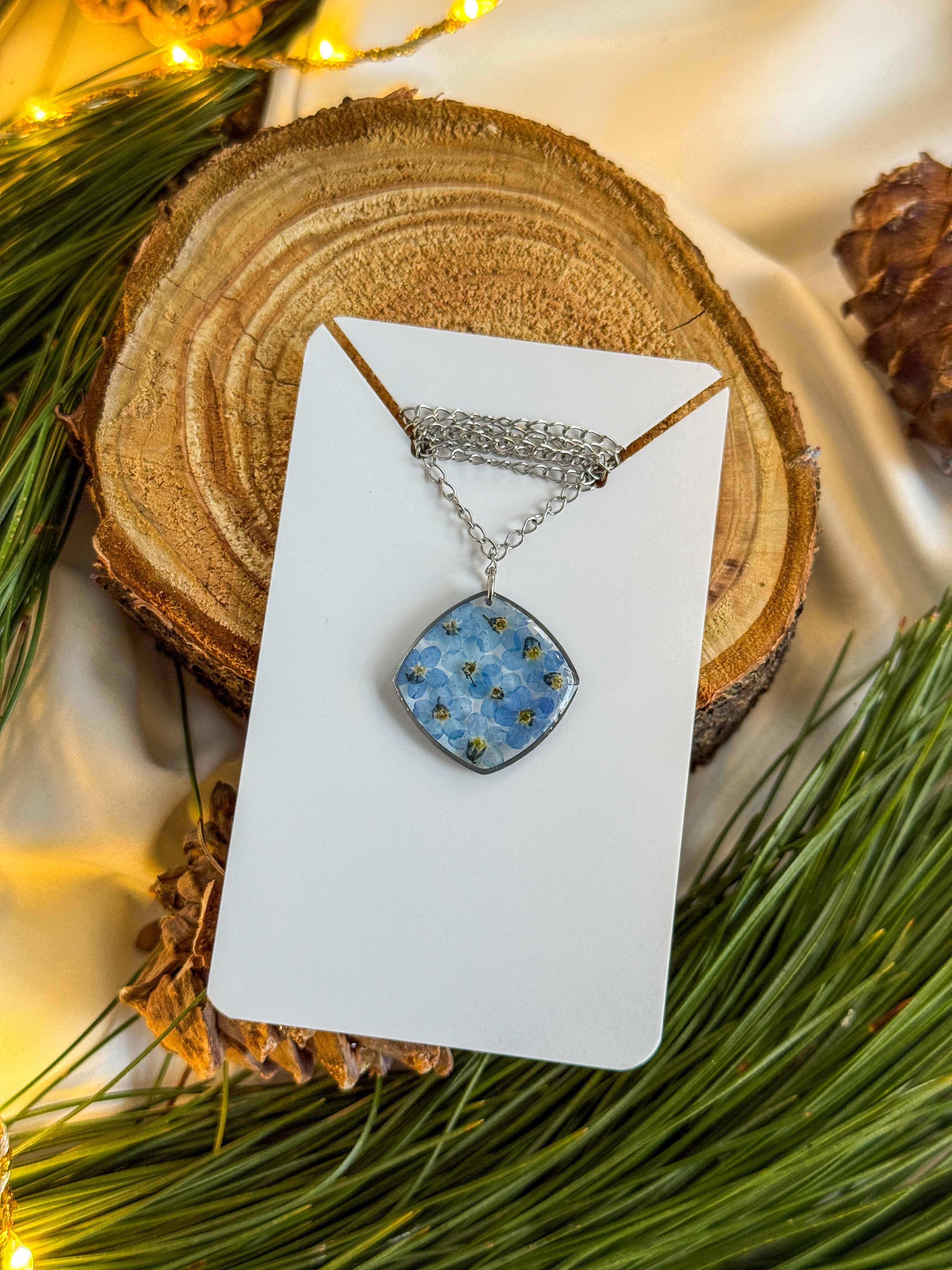 Кулон четырехугольный с незабудкой