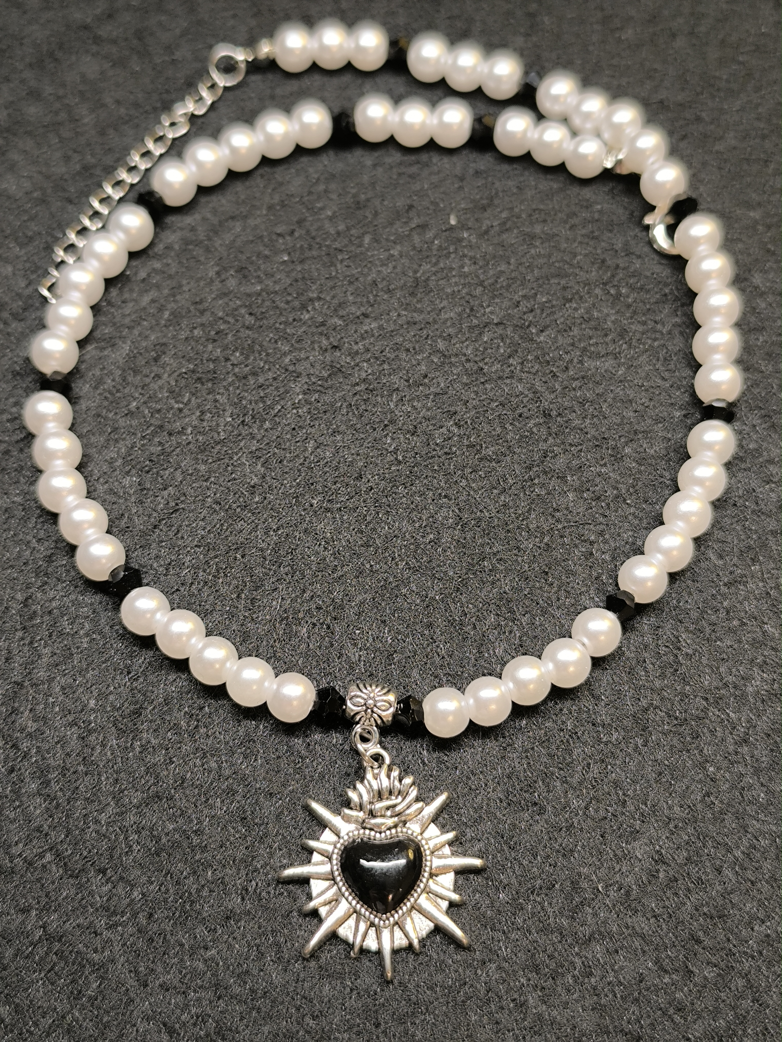 Ожерелье сердце с шипами