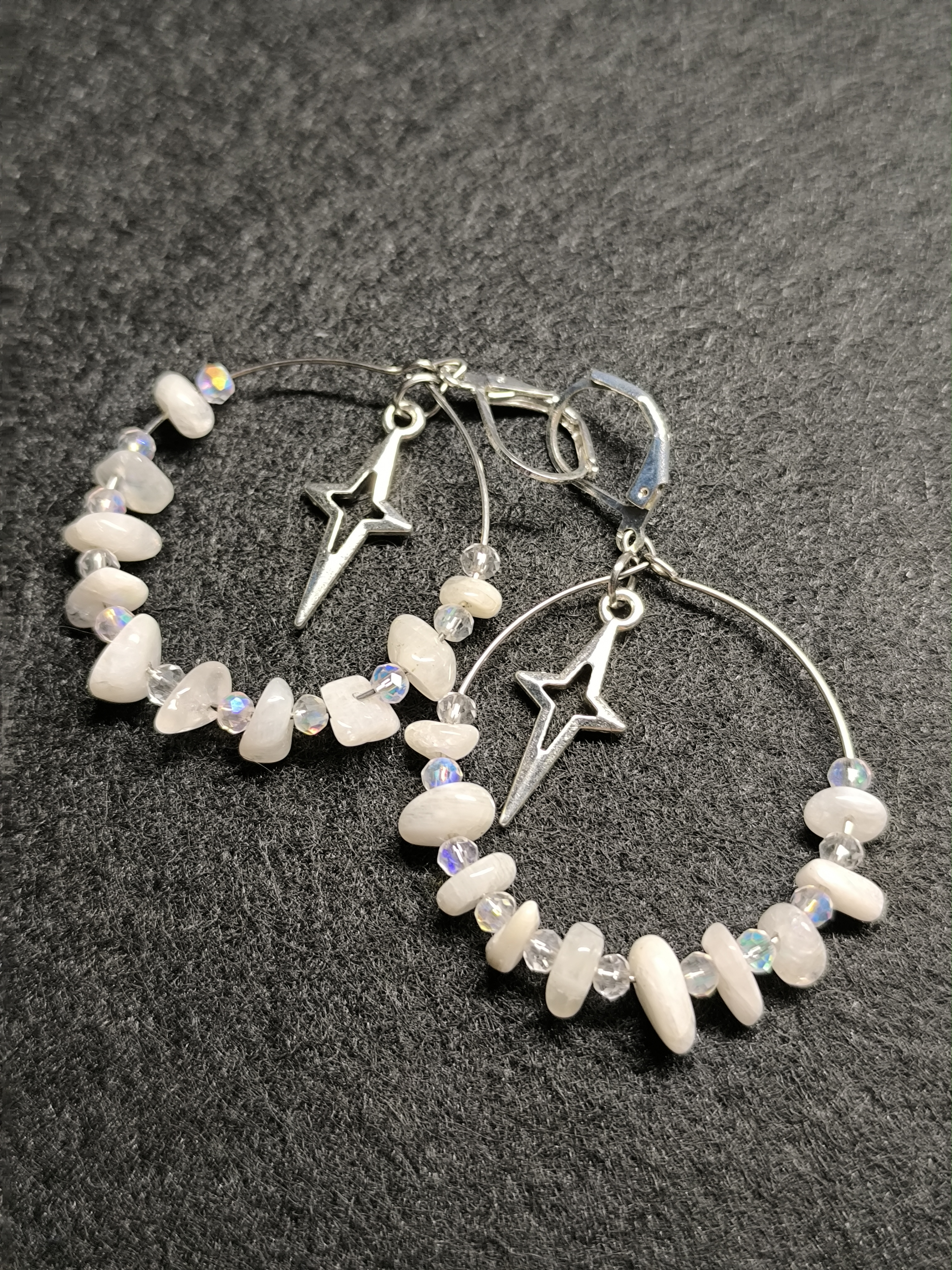 Серьги белый халцедон