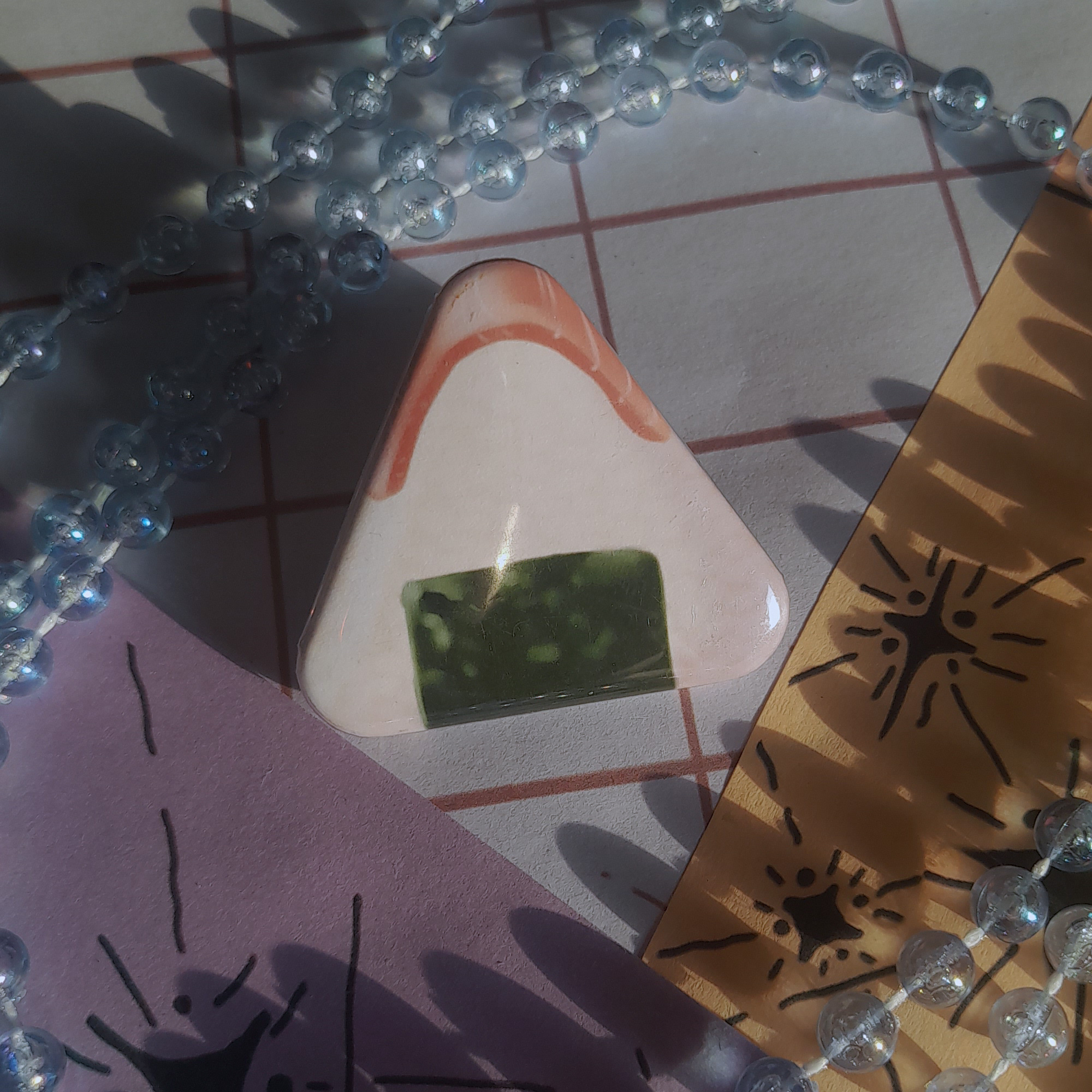 значок закатной мини-треугольник "онигири"