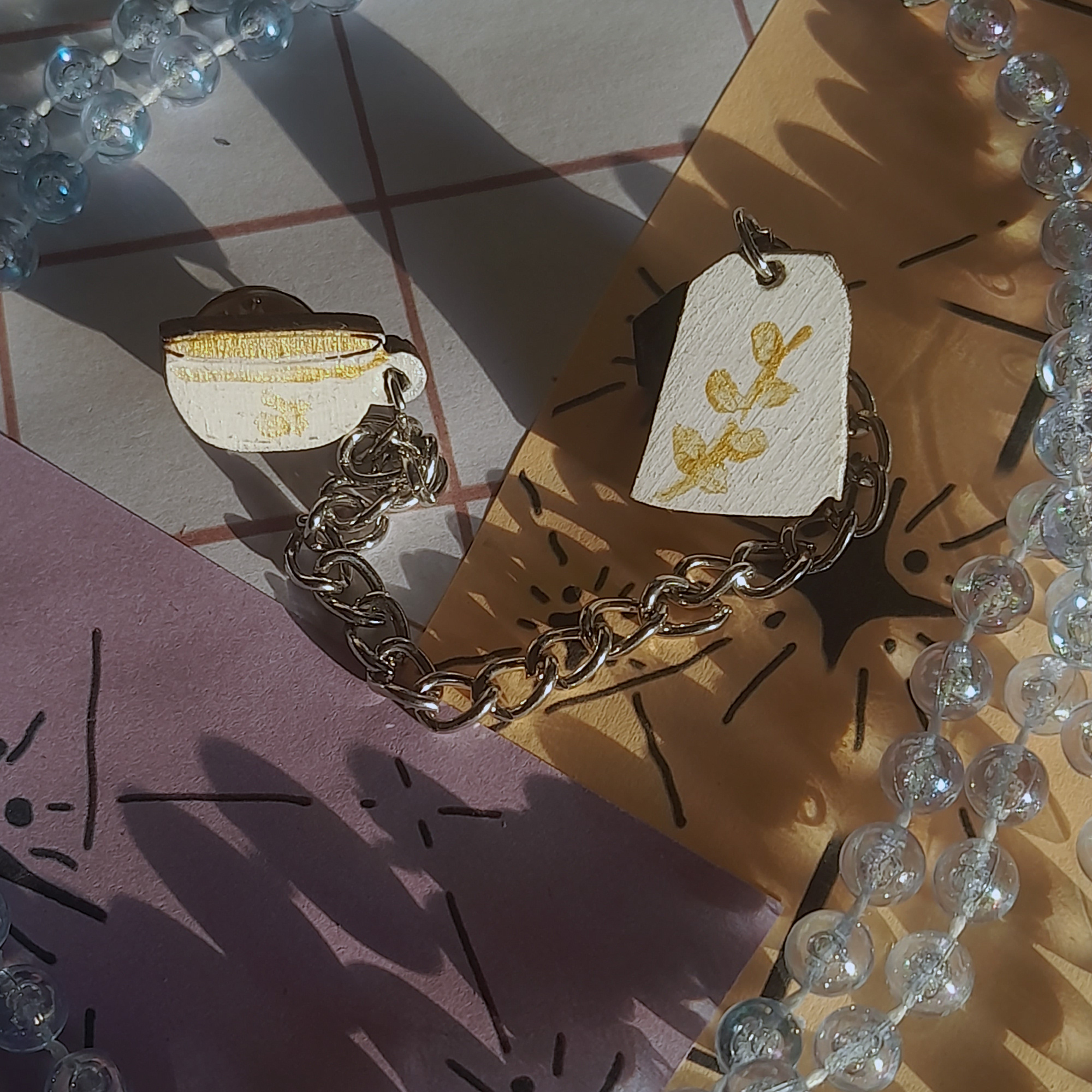 значок деревянный с цепочкой "чай"