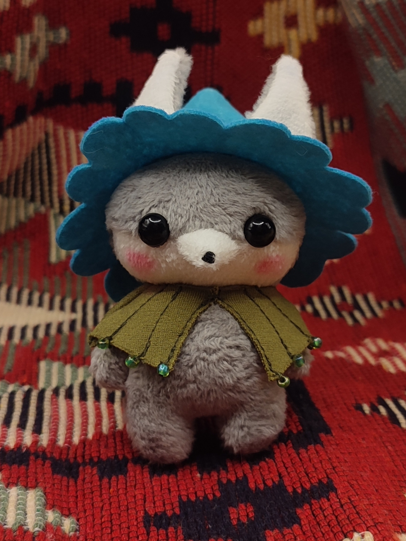 Волк в цветочной шляпе