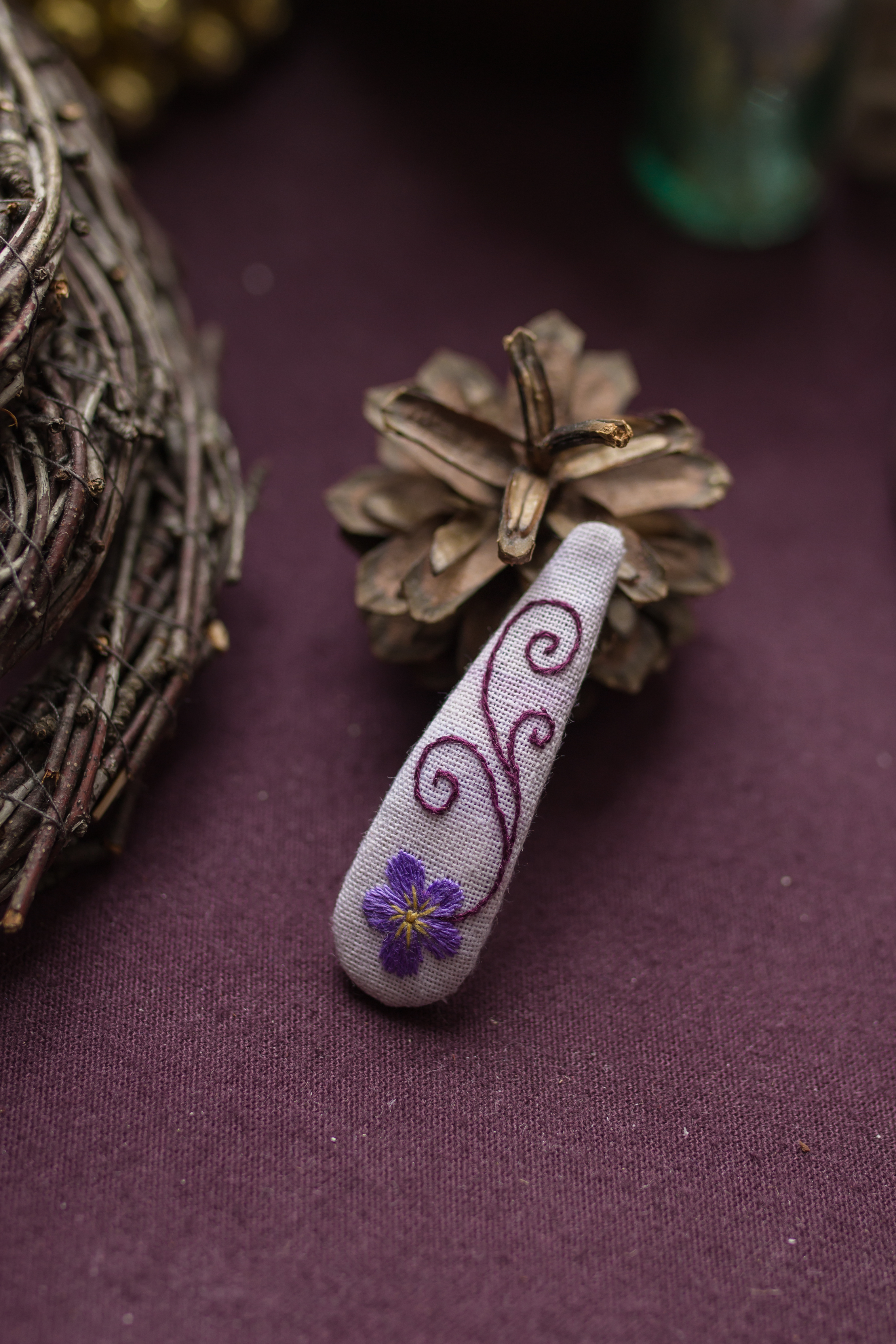 Заколка с вышивкой (мини)