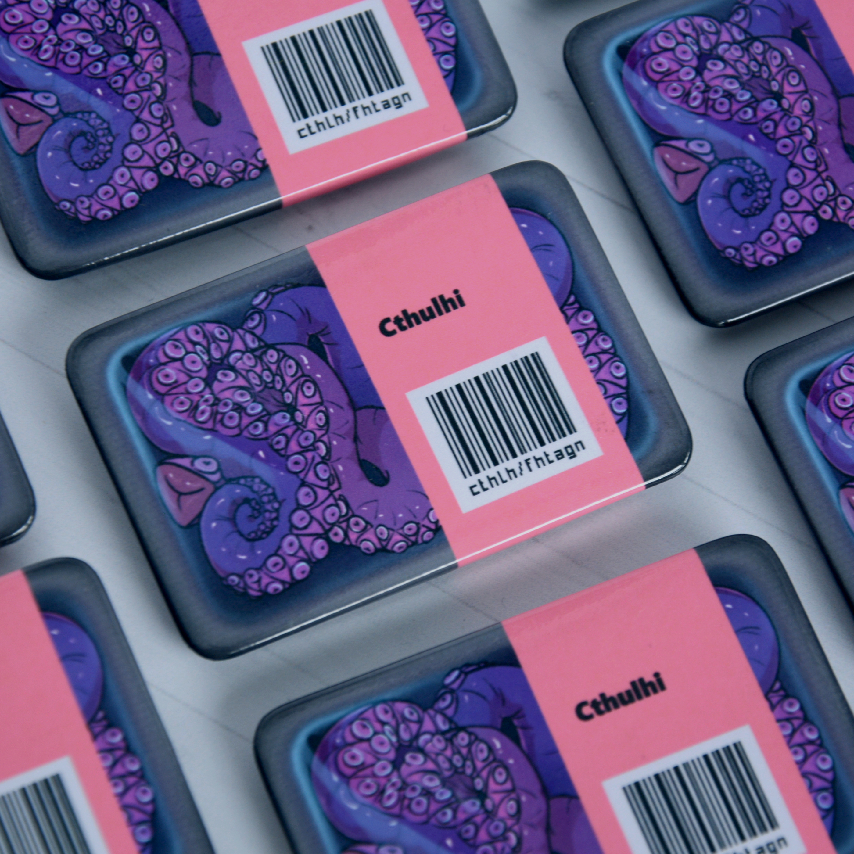 Значок Ктулхи Тентакли фиолетовый