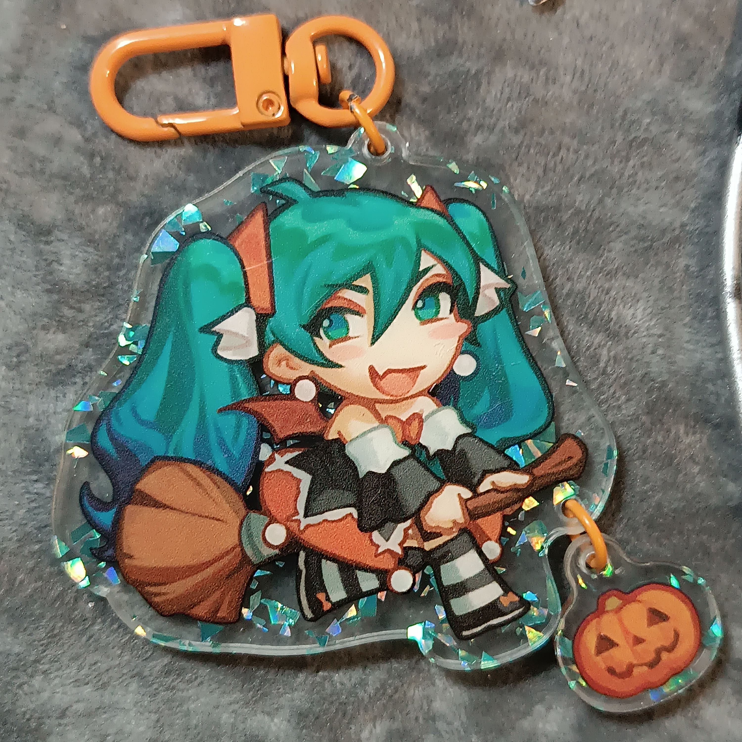 Брелок "Хеллоуин Мику" блестящий акрил под стеклом