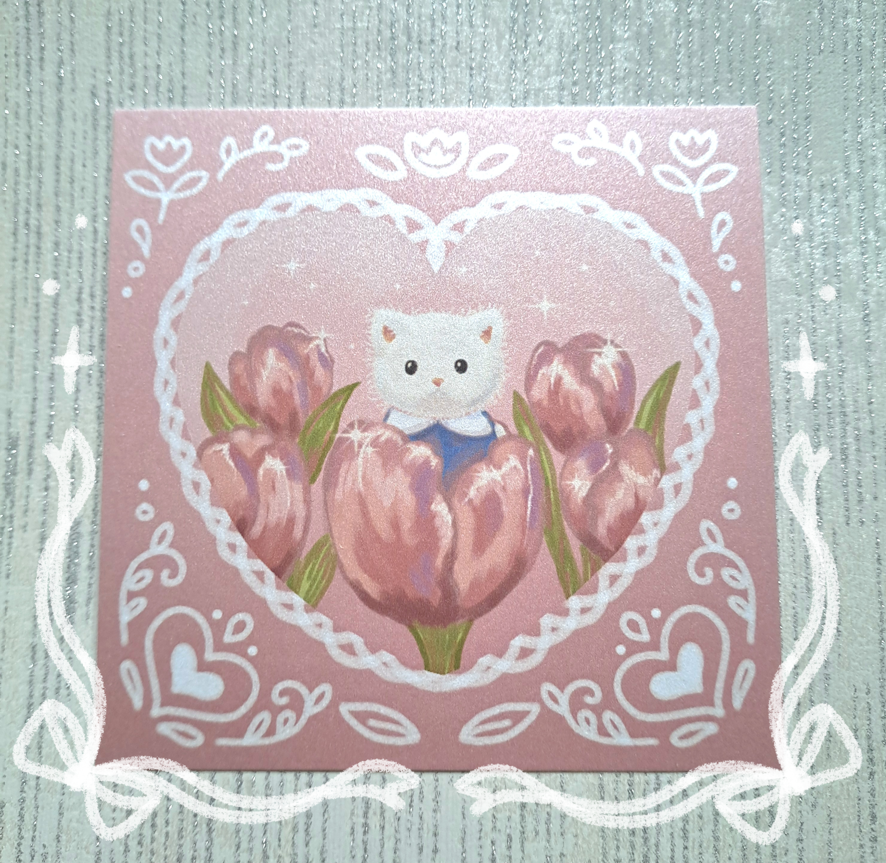 Принт "Котенок в тюльпанах"