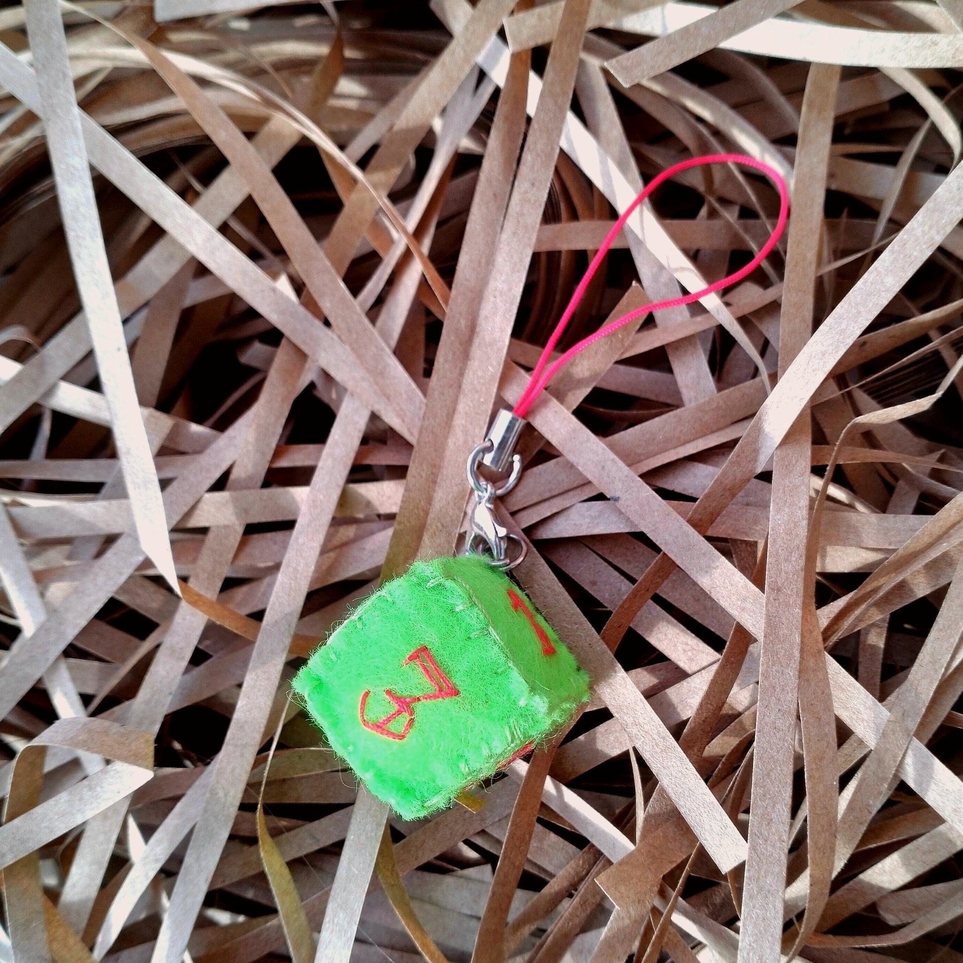 Брелок фетровый дайс d6 DnD (салатовый)