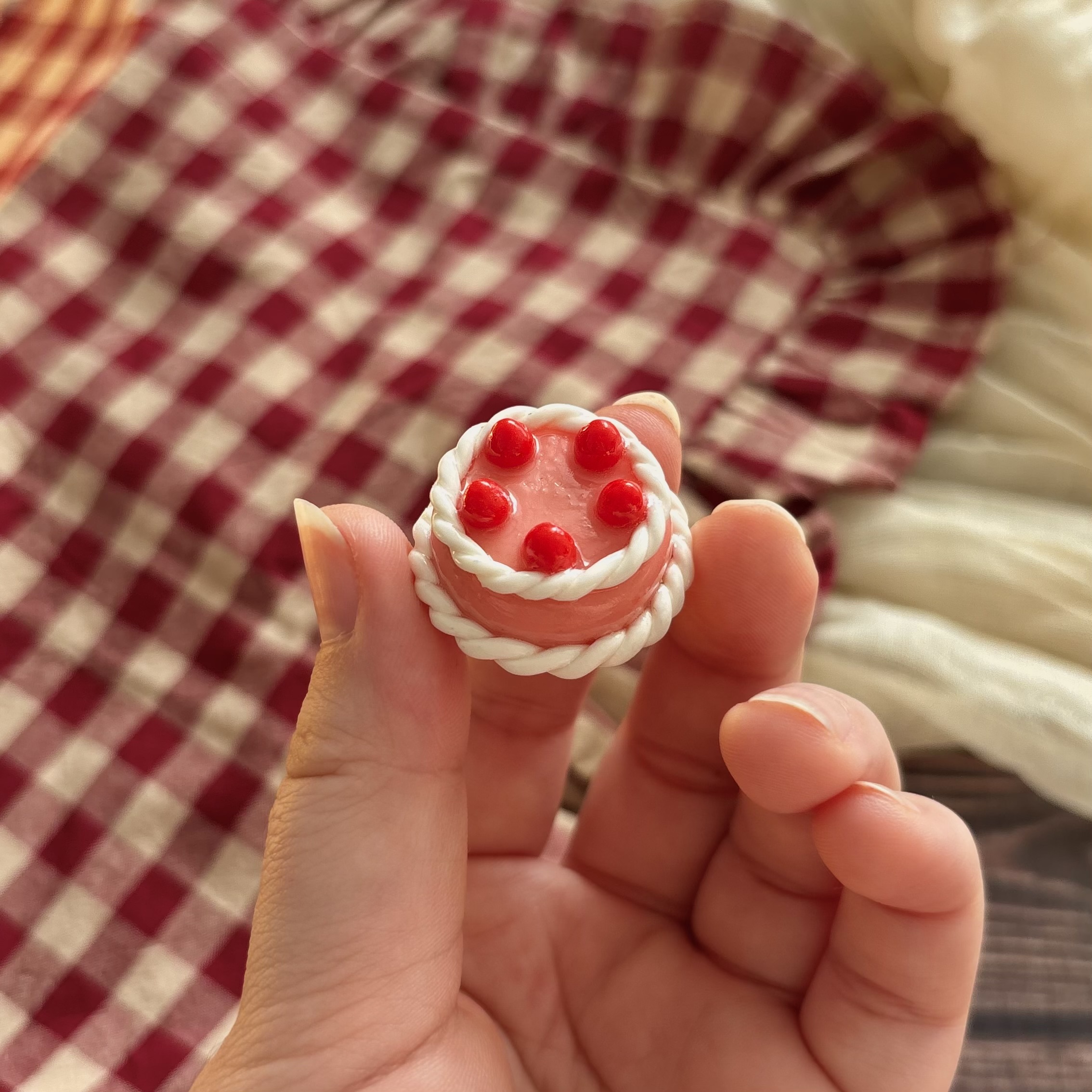 Магнит "Клубничный торт"