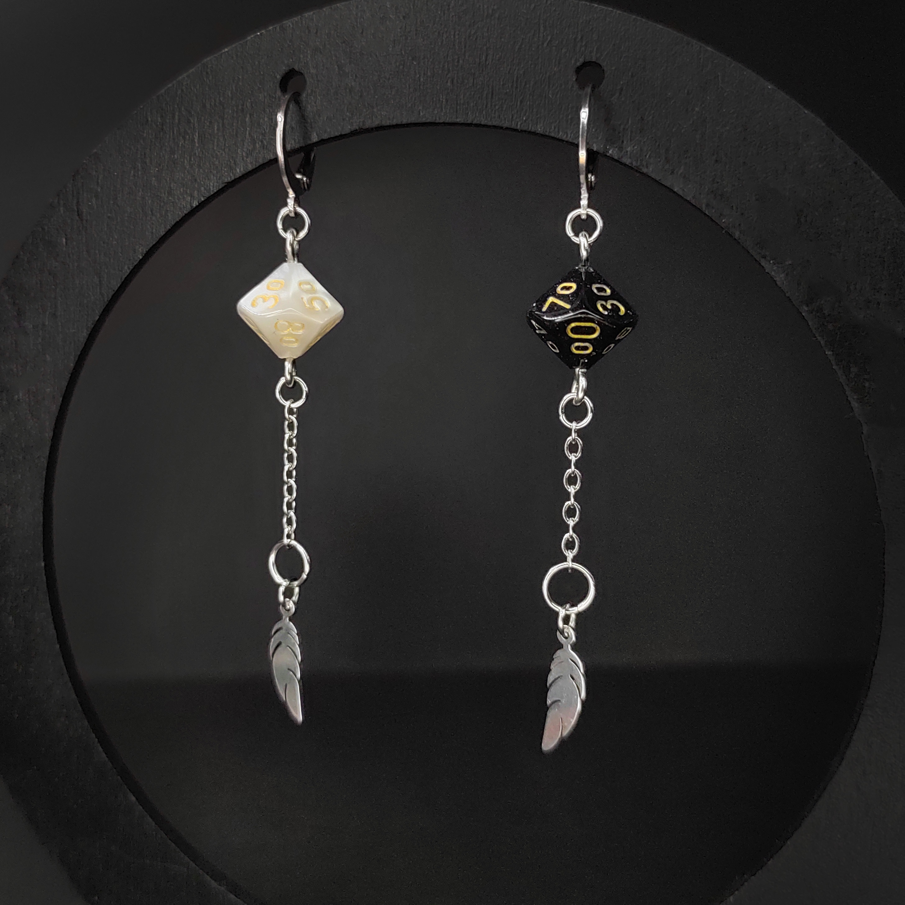 Серьги dnd "D100" бело-черные (нерж. сталь)