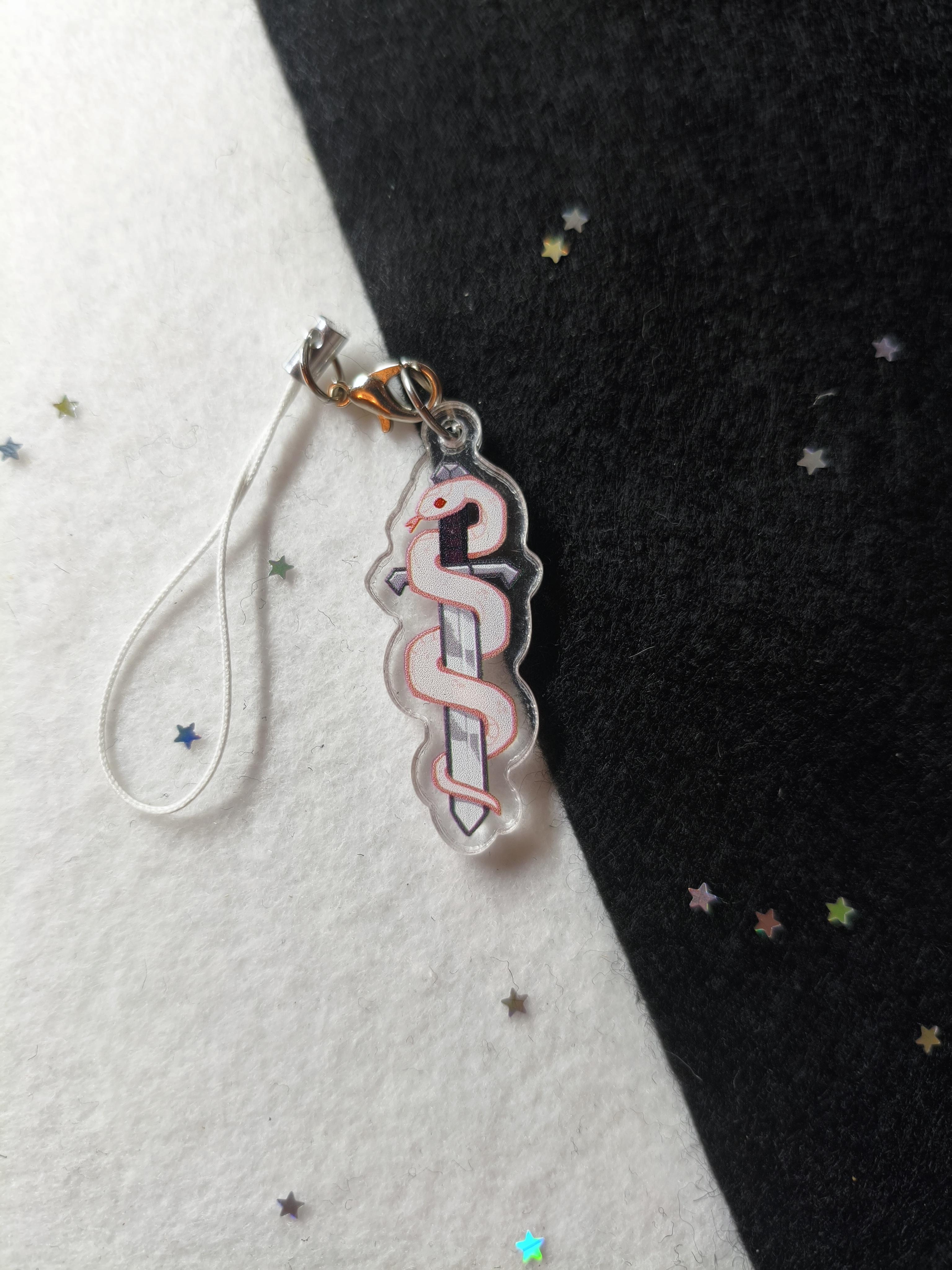 Брелок 4 см змея и меч